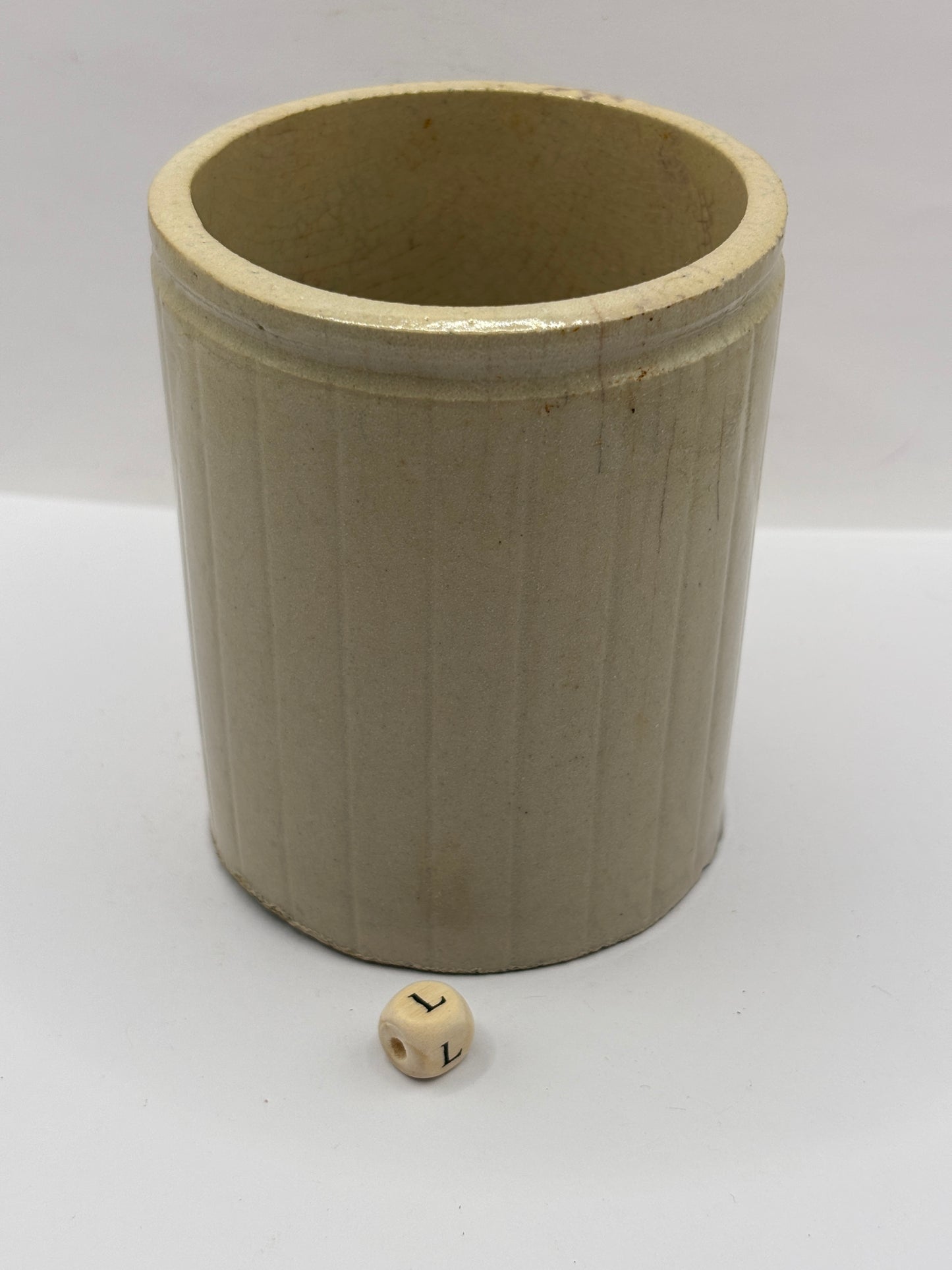 Old 1lb ribbed stoneware jam pot (L)