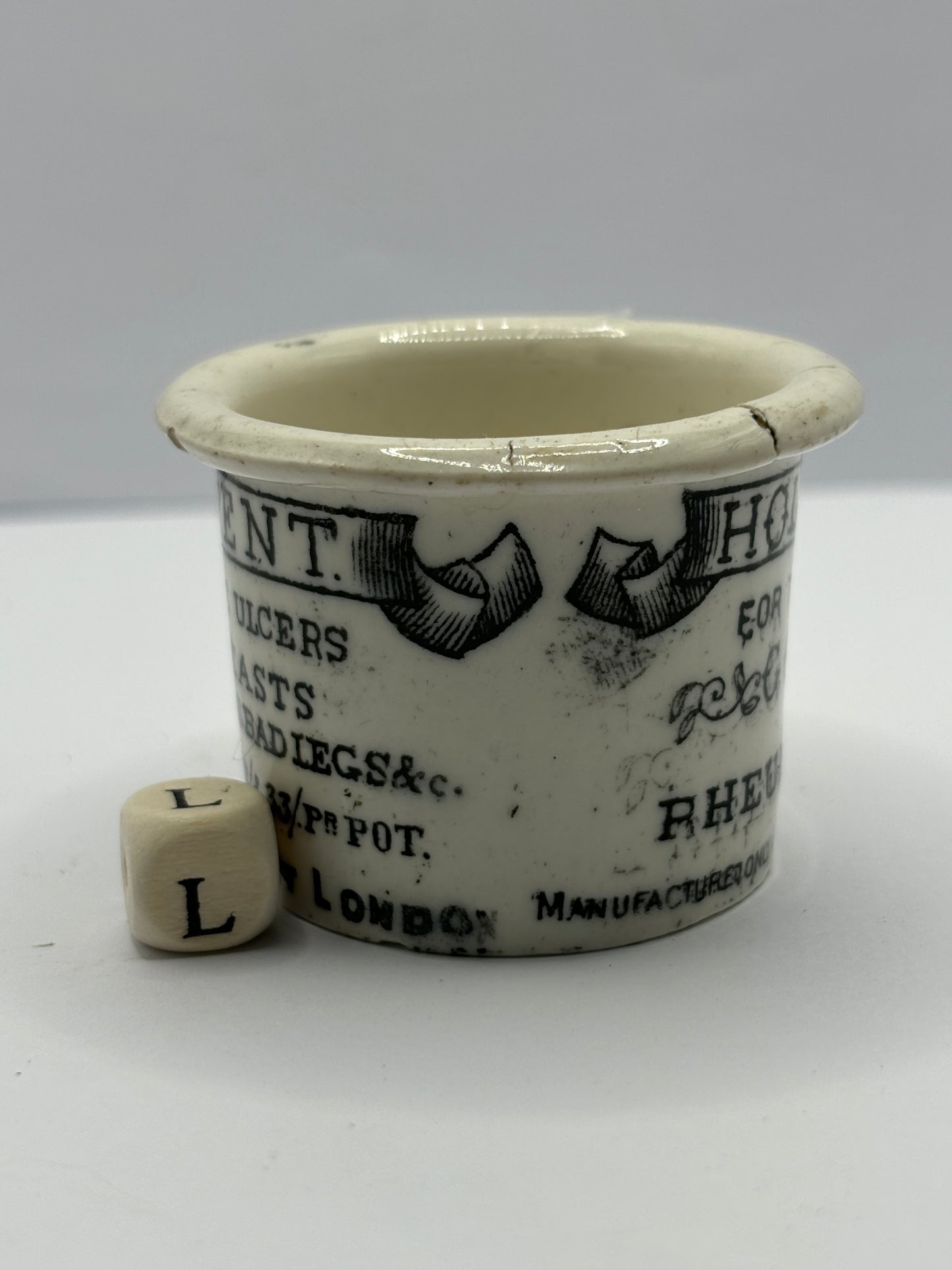 Small Holloway’s advertising ointment pot (L)