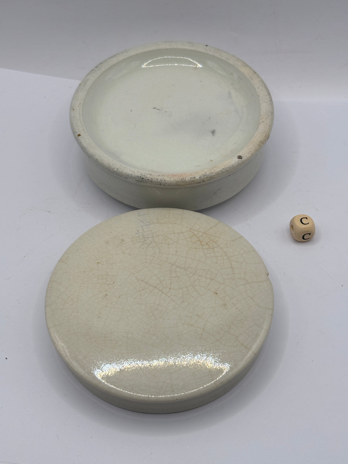 Old large plain stoneware lidded pot, pot lid and base (c)