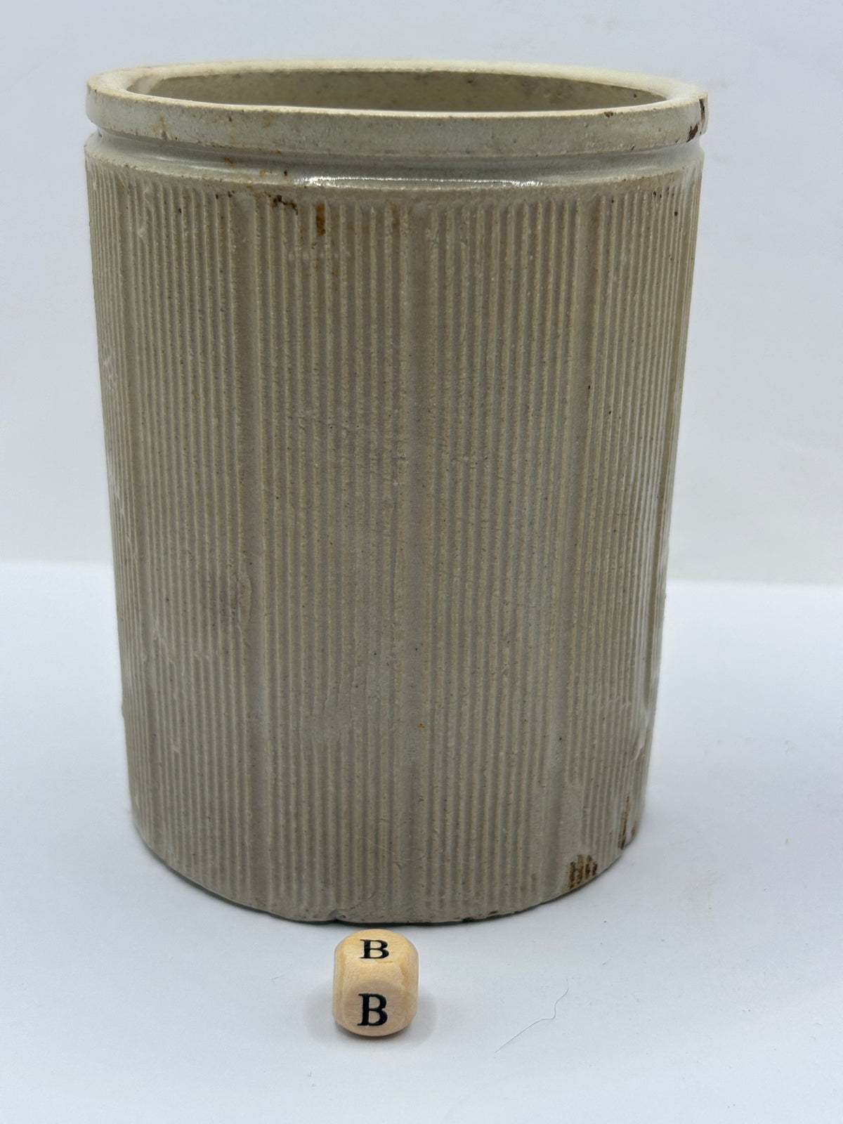 Old 1lb ribbed stoneware jam pot (B)