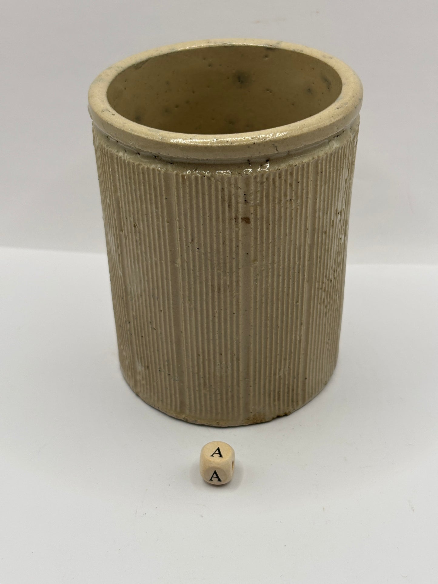 Old 1lb ribbed stoneware jam pot (a)