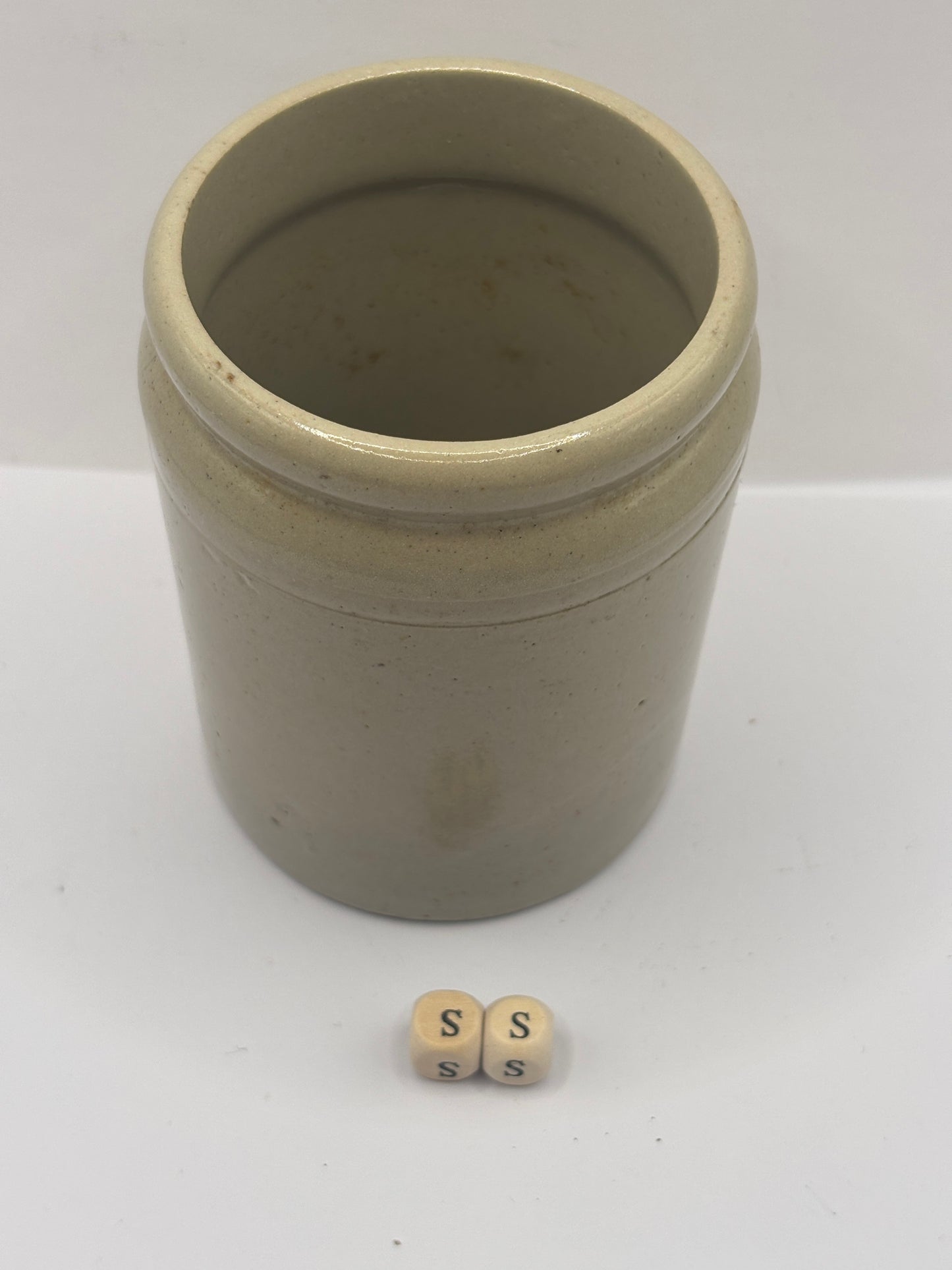 Old 1lb rolled top stoneware jam pot (SS)