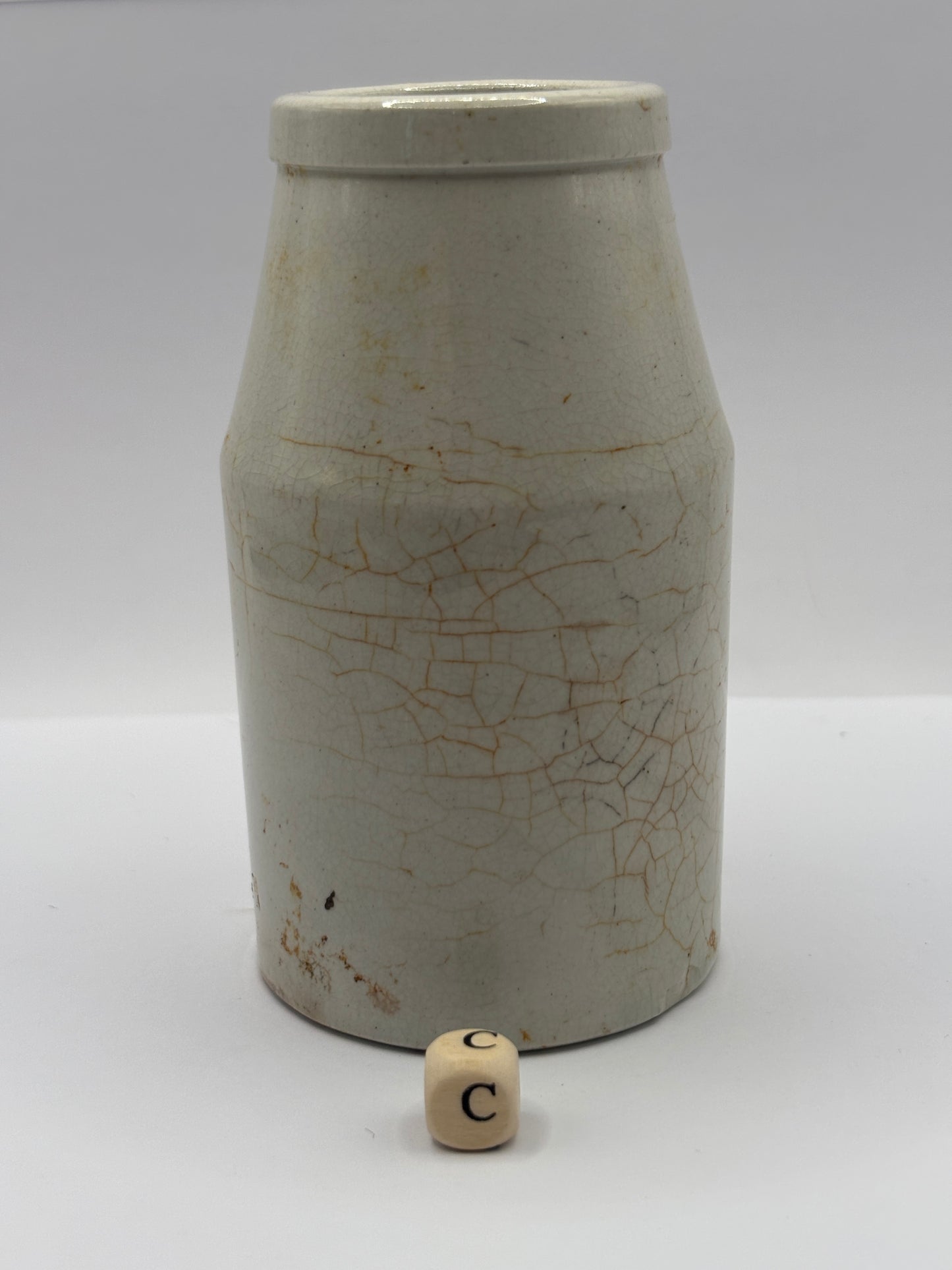 Old white stoneware jar, creamer, churn (c)