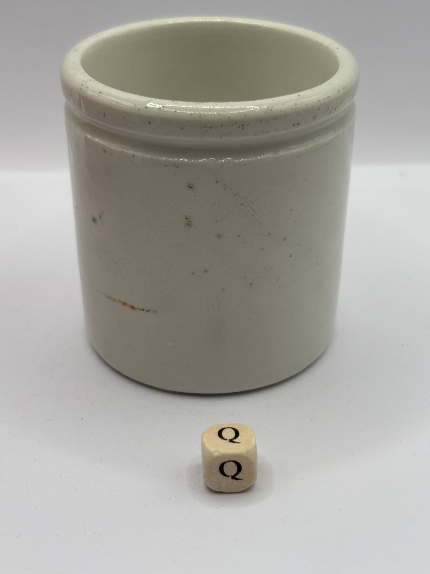 Old chunky stoneware Mailing pot (Q)