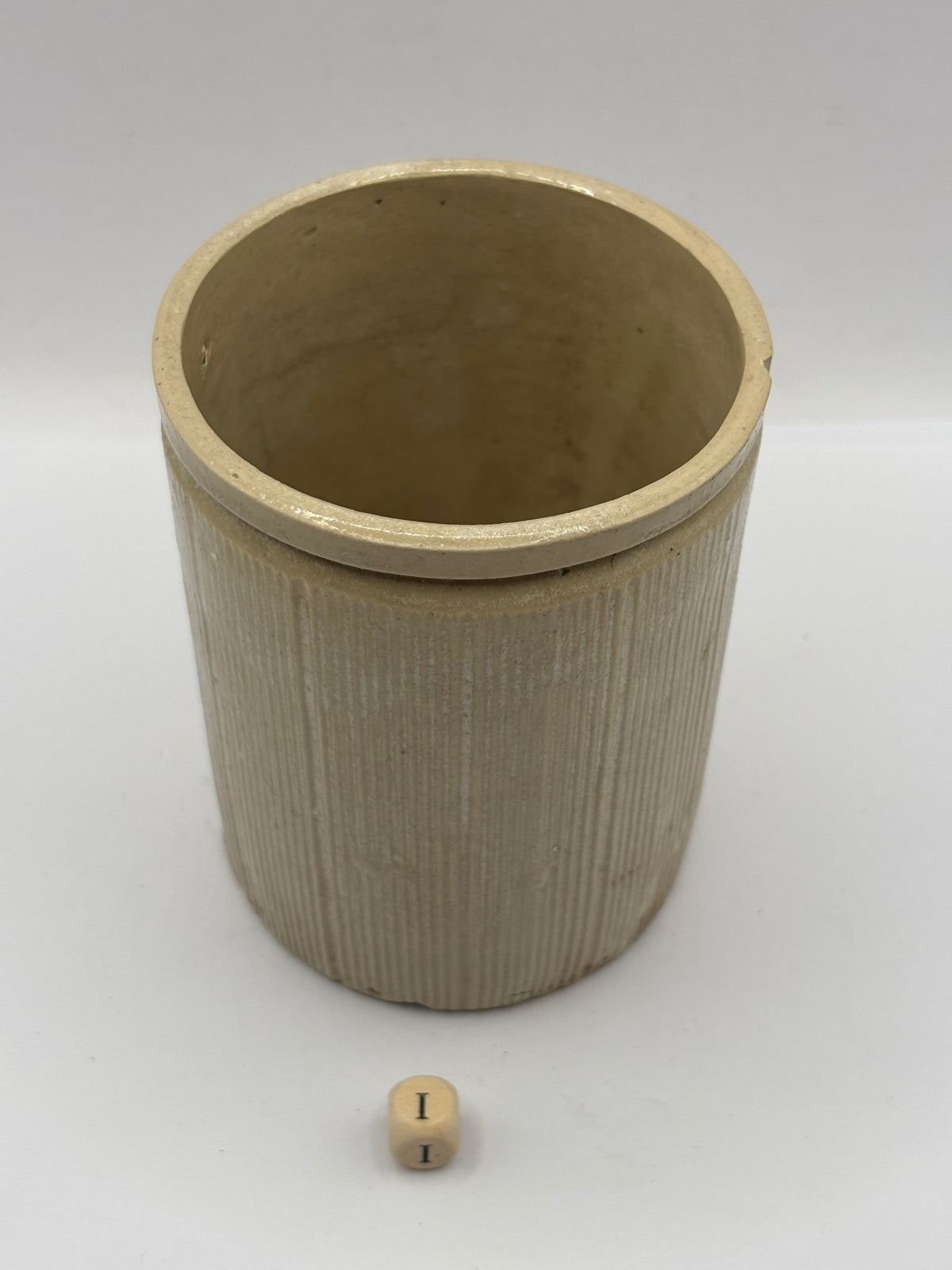Old 1lb ribbed stoneware jam pot (i)