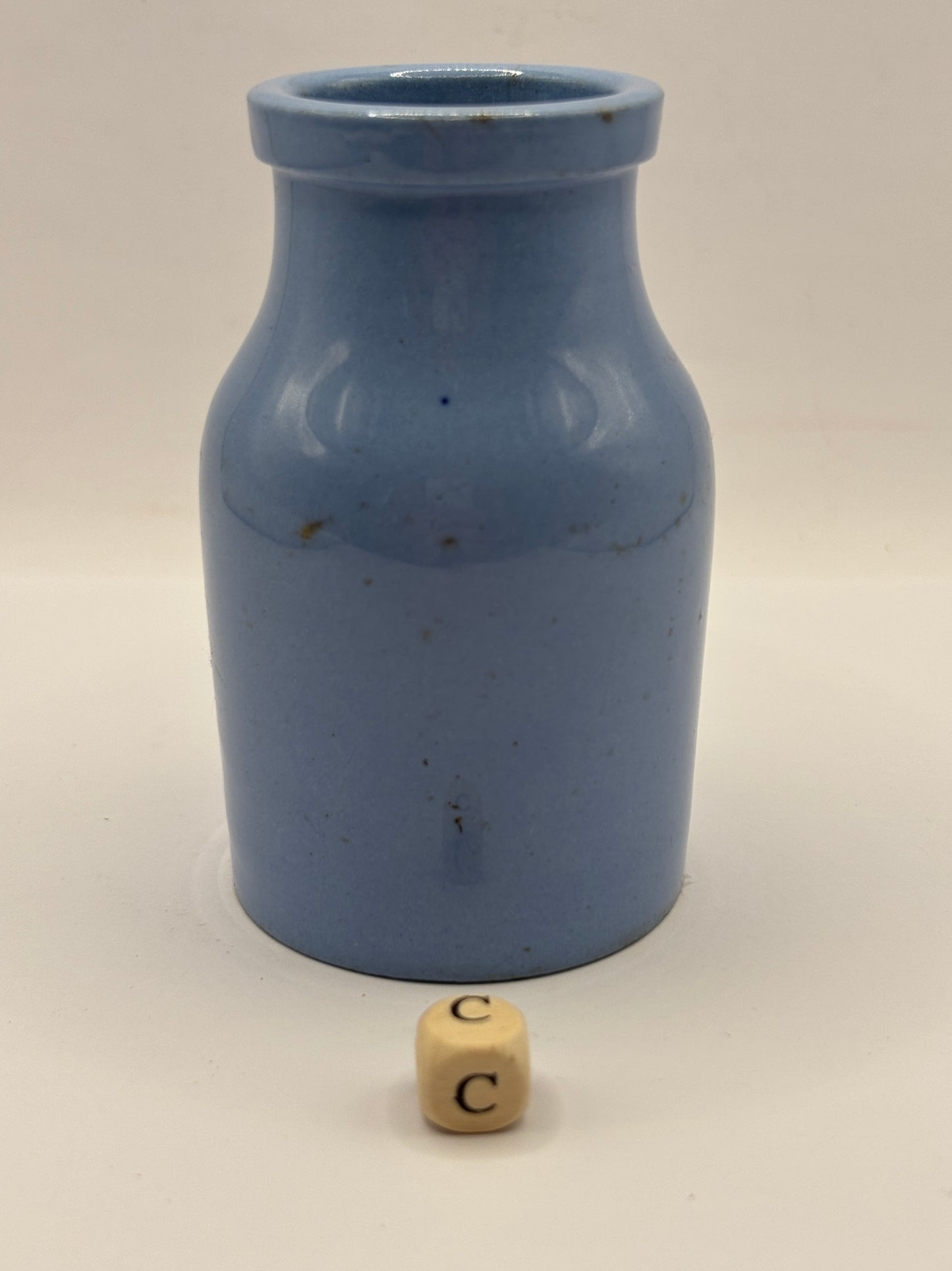 Old blue stoneware churn, cream churn (c)
