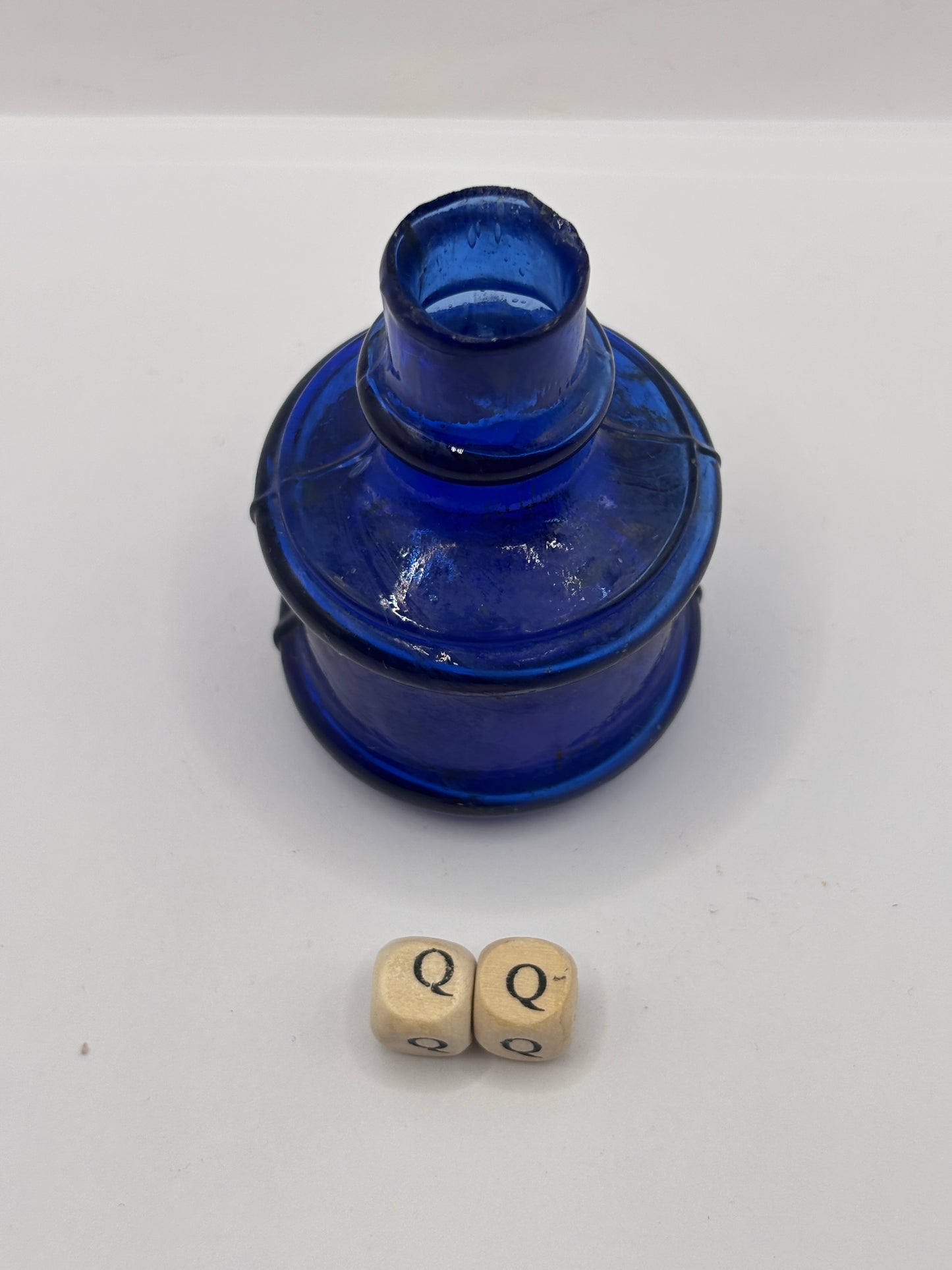 Old cobalt blue glass ink bottle, inkwell (QQ)