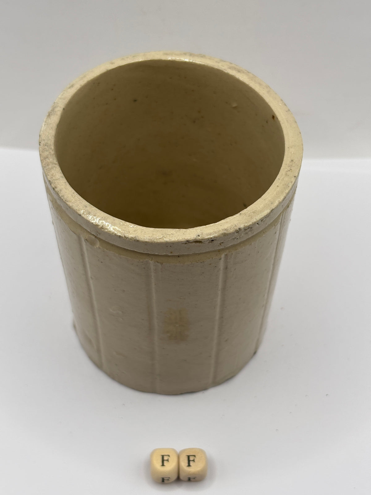 Old 1lb ribbed stoneware jam pot (ff)