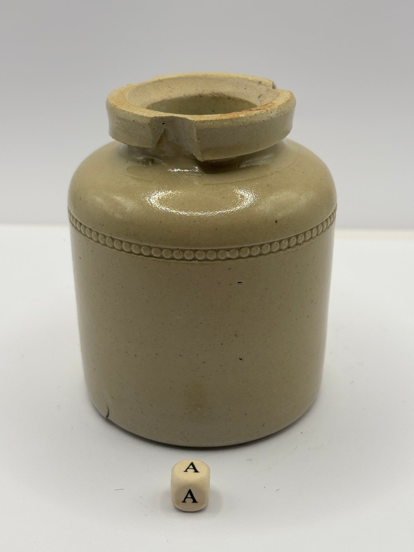 Old stoneware caviare pot (a)