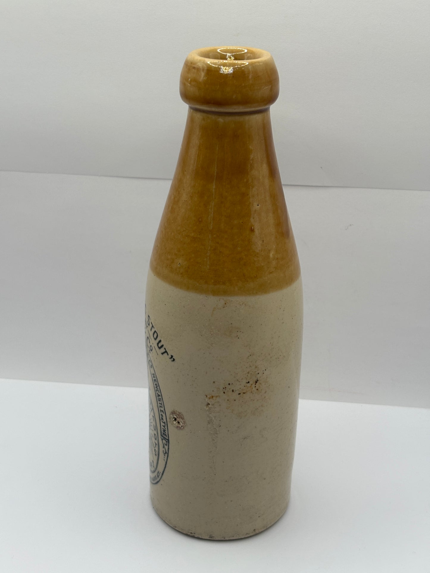 Old stoneware stout bottle, The Doctors stout, Ross & Co. Hairline