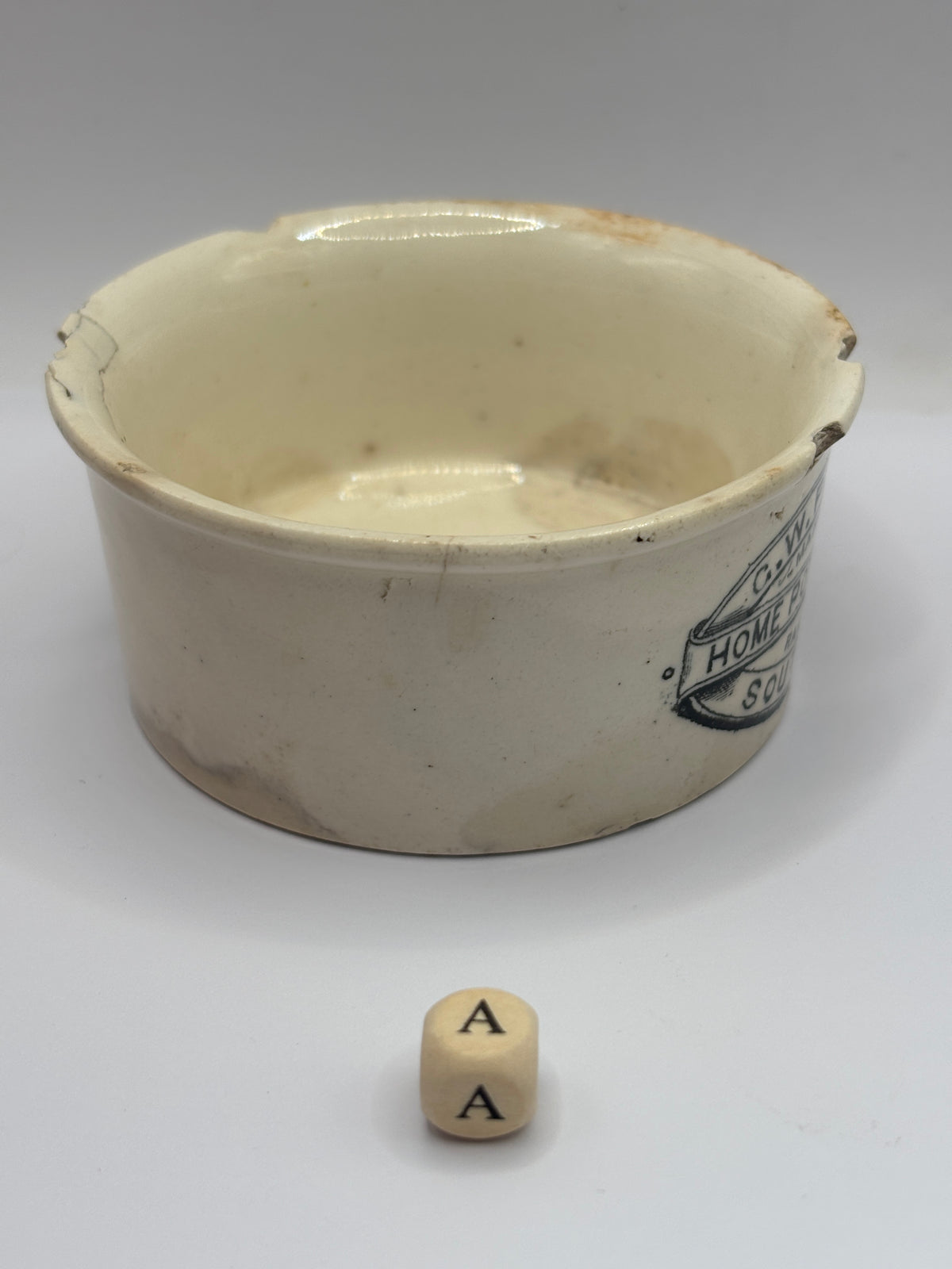 Old advertising meat paste pot, Plumtree home potted meats. Damaged (a)