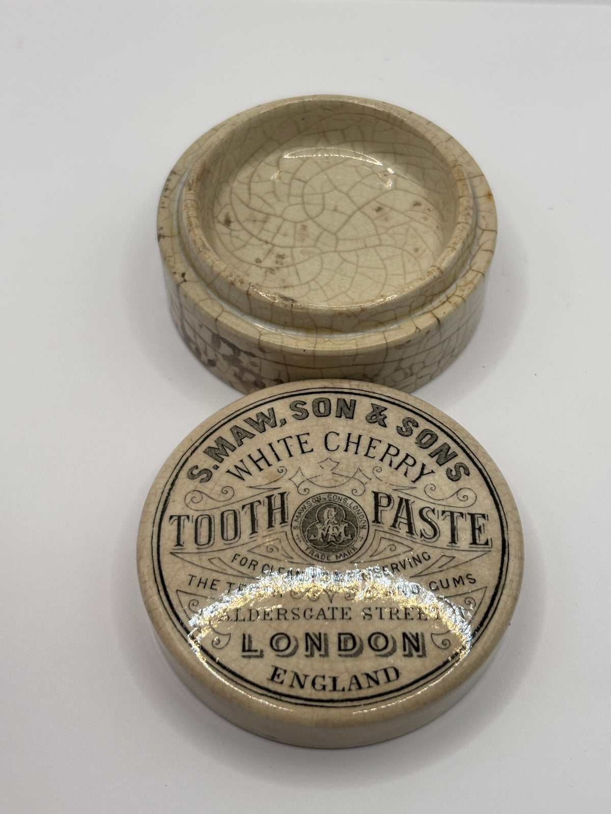 Old advertising lid and base. White cherry tooth paste 🍒