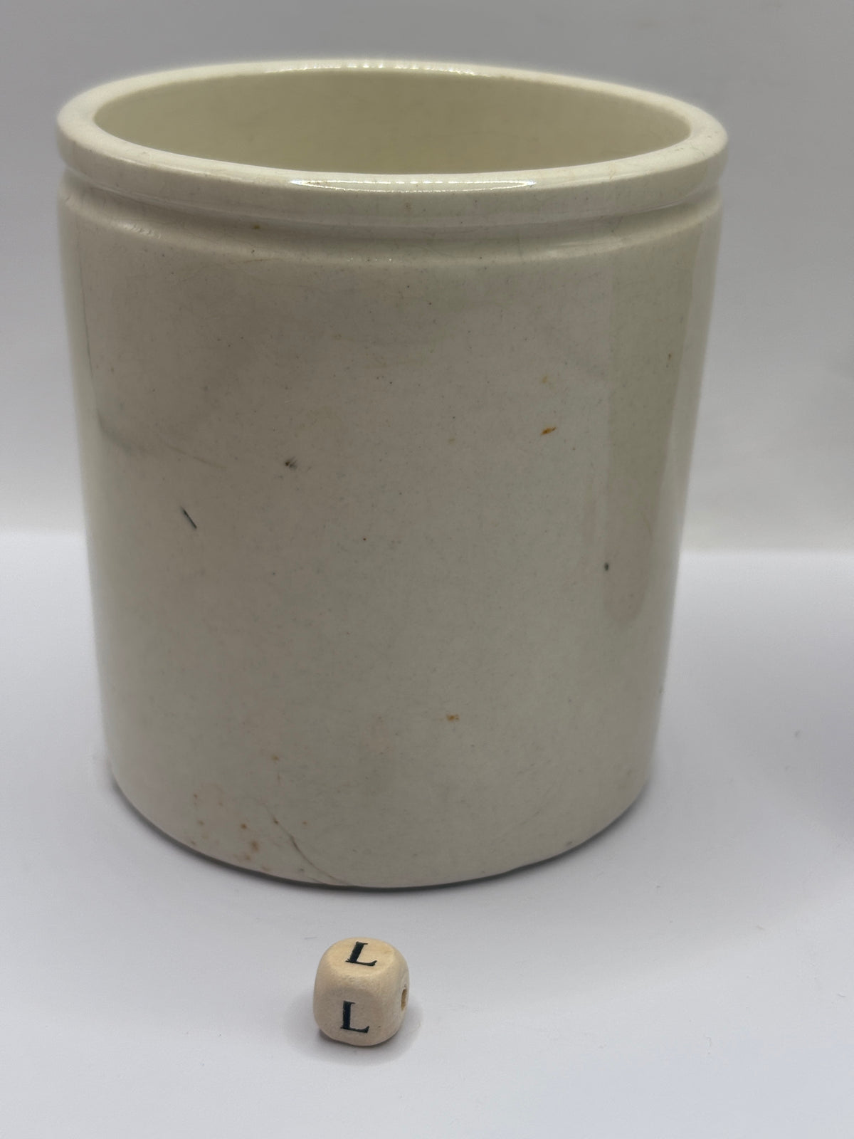 Old 1lb stoneware marmalade pot, Frank Coopers. Hairline (L)