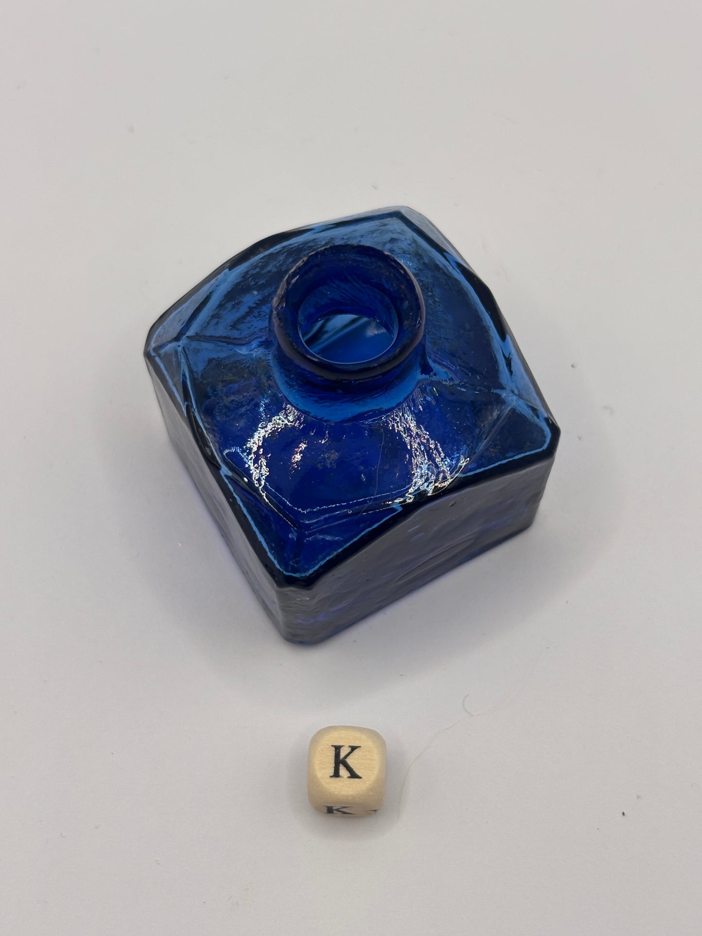 Old blue glass ink bottle, inkwell, penny ink (k)