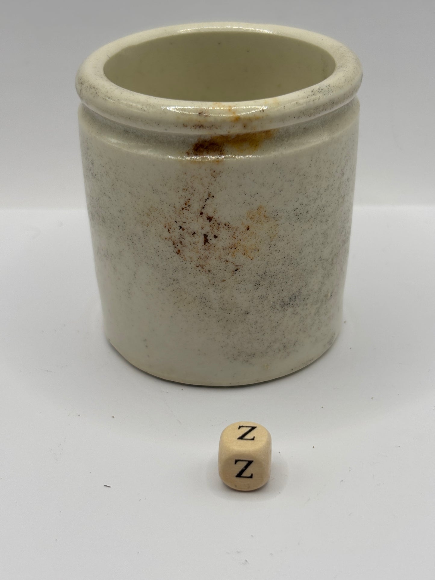Old chunky stoneware pot (z)