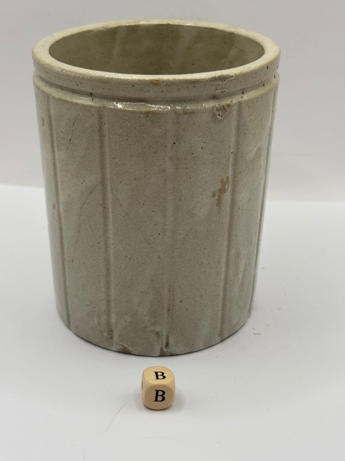 Old 1lb ribbed stoneware jam pot (B)