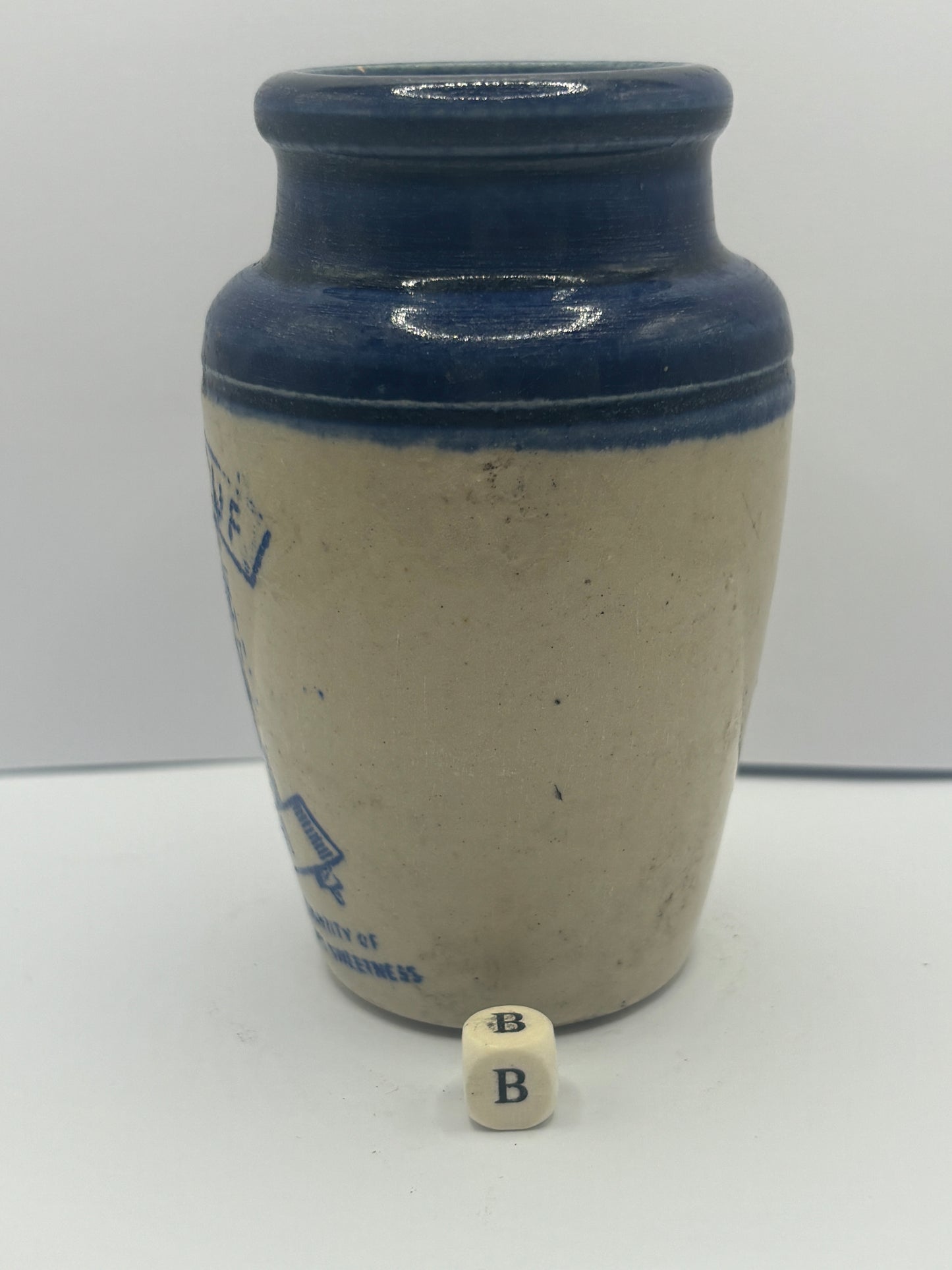 Large buttercup cream dairy pot, cream pot, Damaged (B)