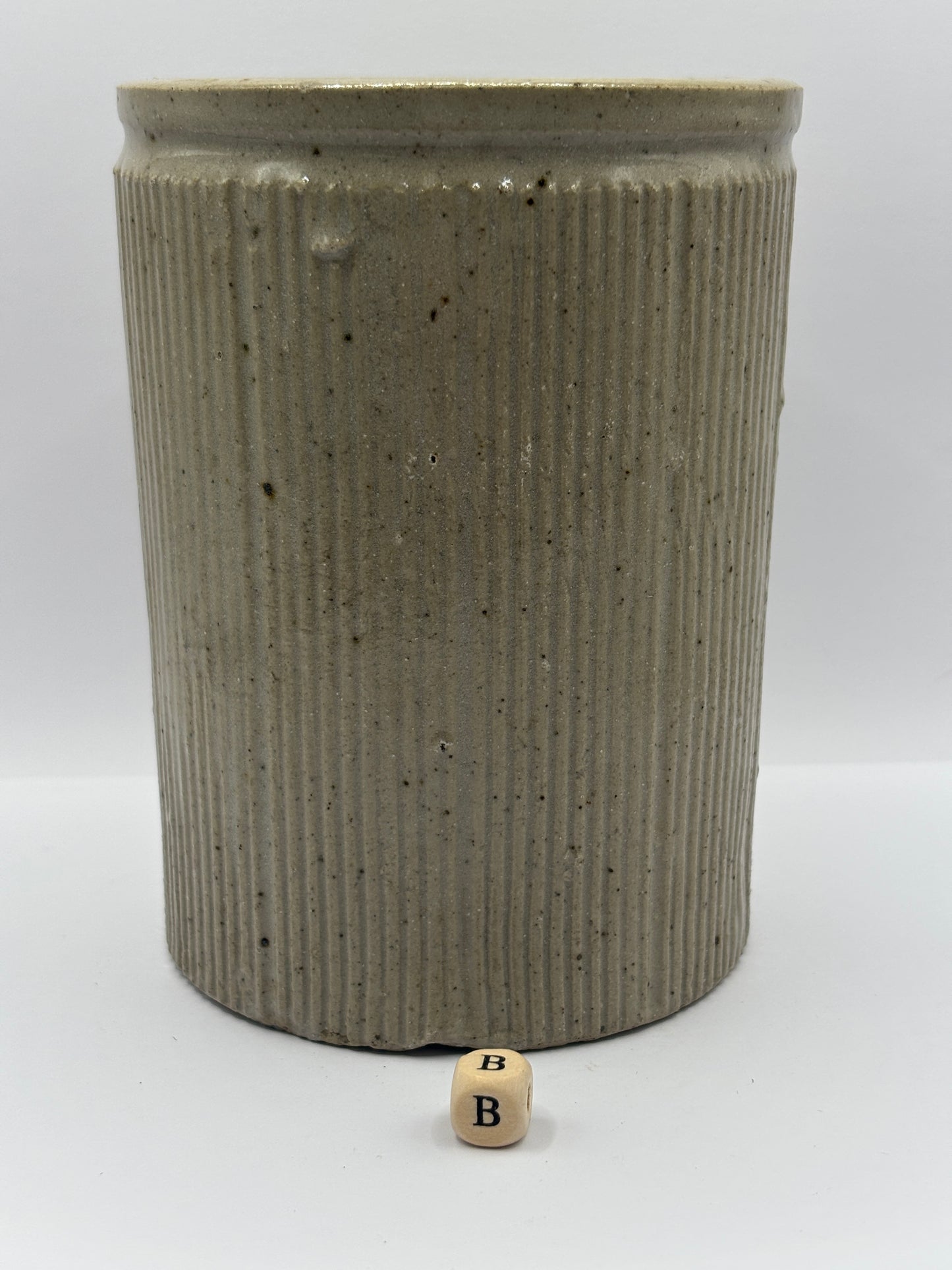 Old 2lb ribbed stoneware jam pot (B)