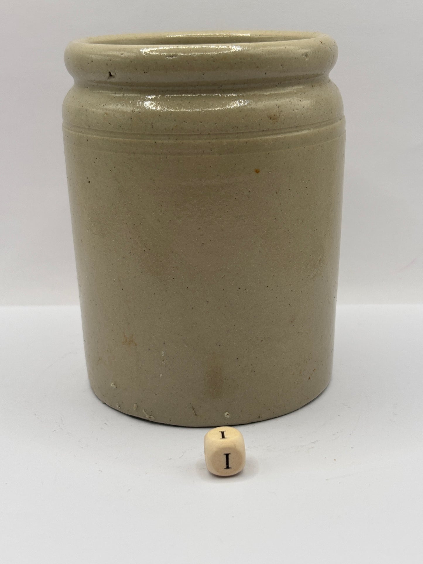 Old 1lb rolled top stoneware jam pot (i)