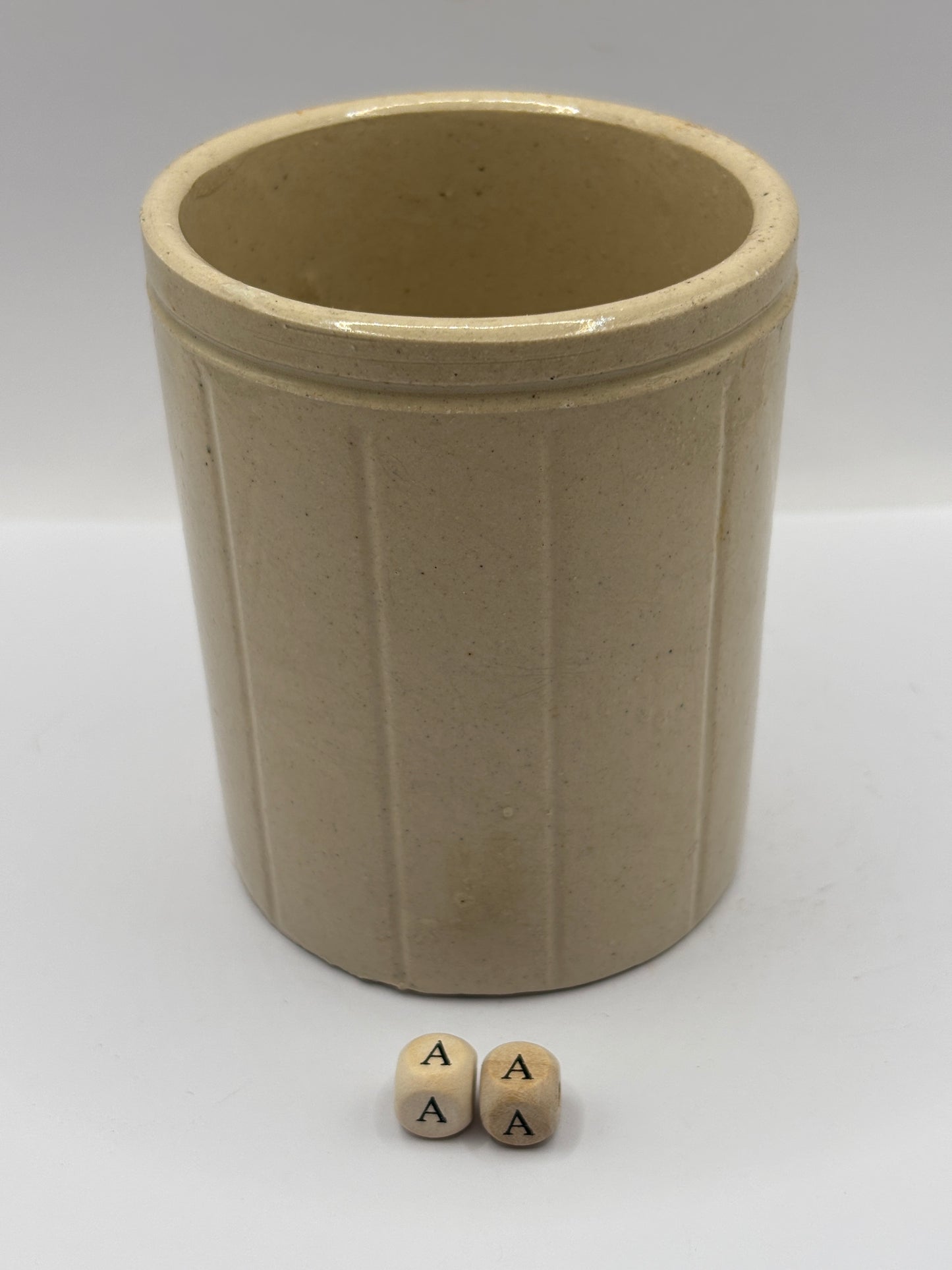 Old 1lb ribbed Hartleys stoneware jam pot (aa)