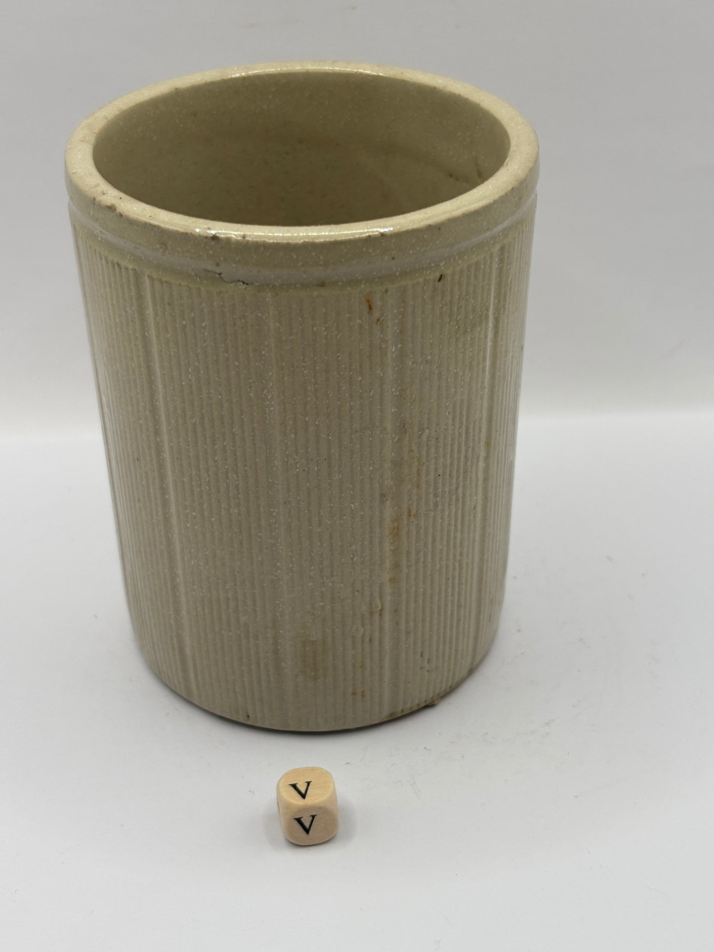 Old 1lb ribbed stoneware jam pot (v)