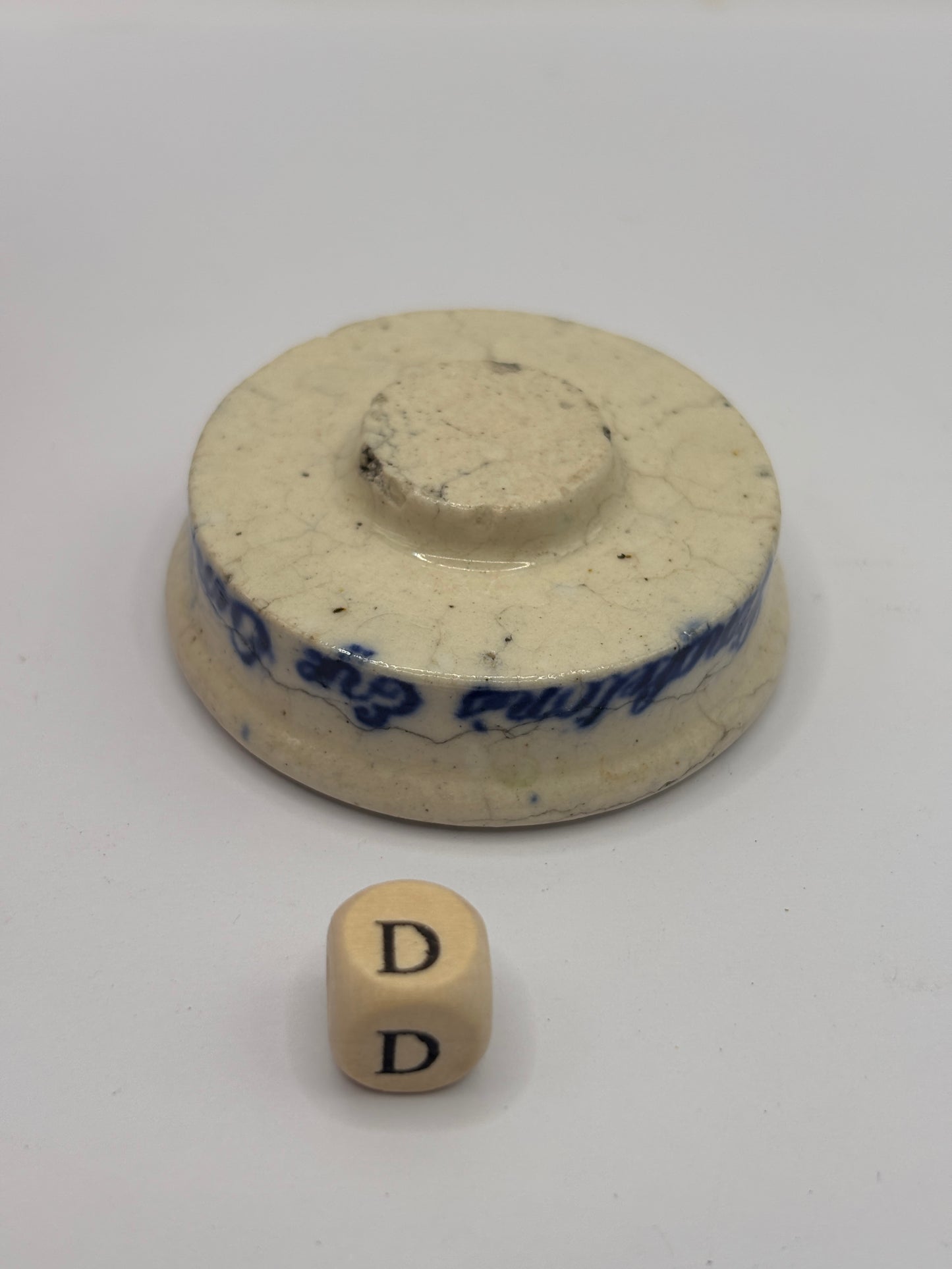 Old Singletons stoneware eye ointment (D)