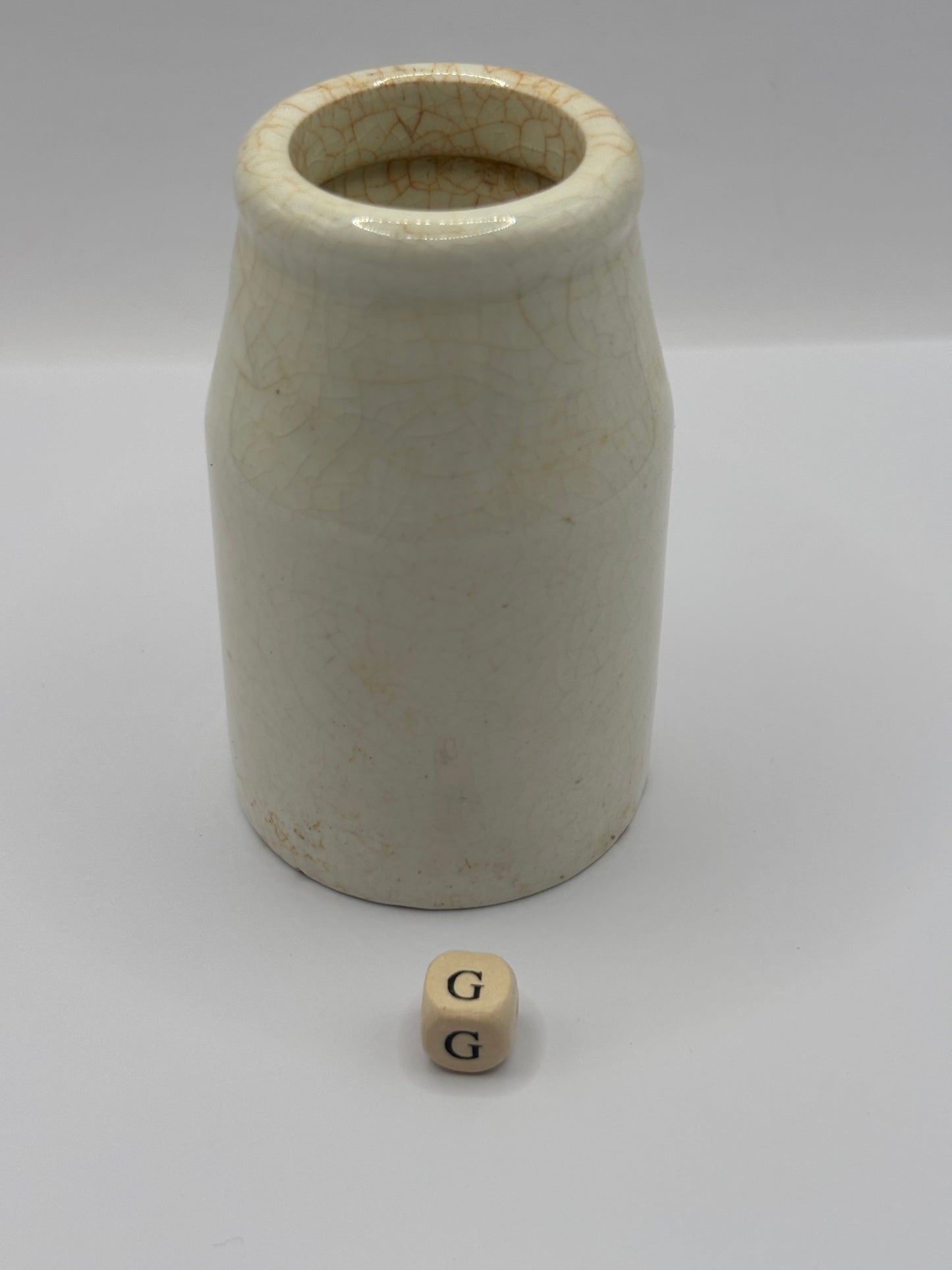 Old white stoneware jar, creamer, churn (G)