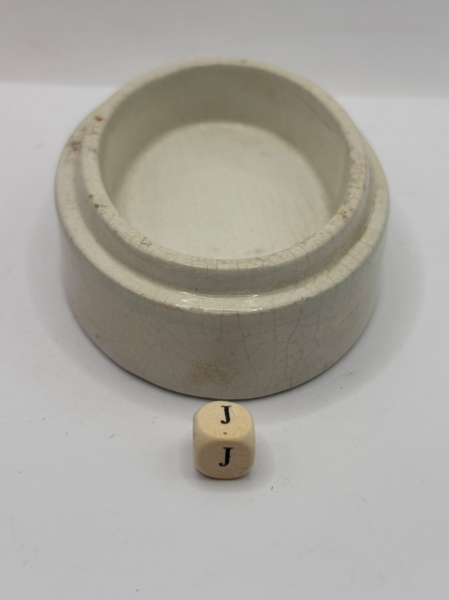 Rare oval shaped pot lid base, stacker (J)