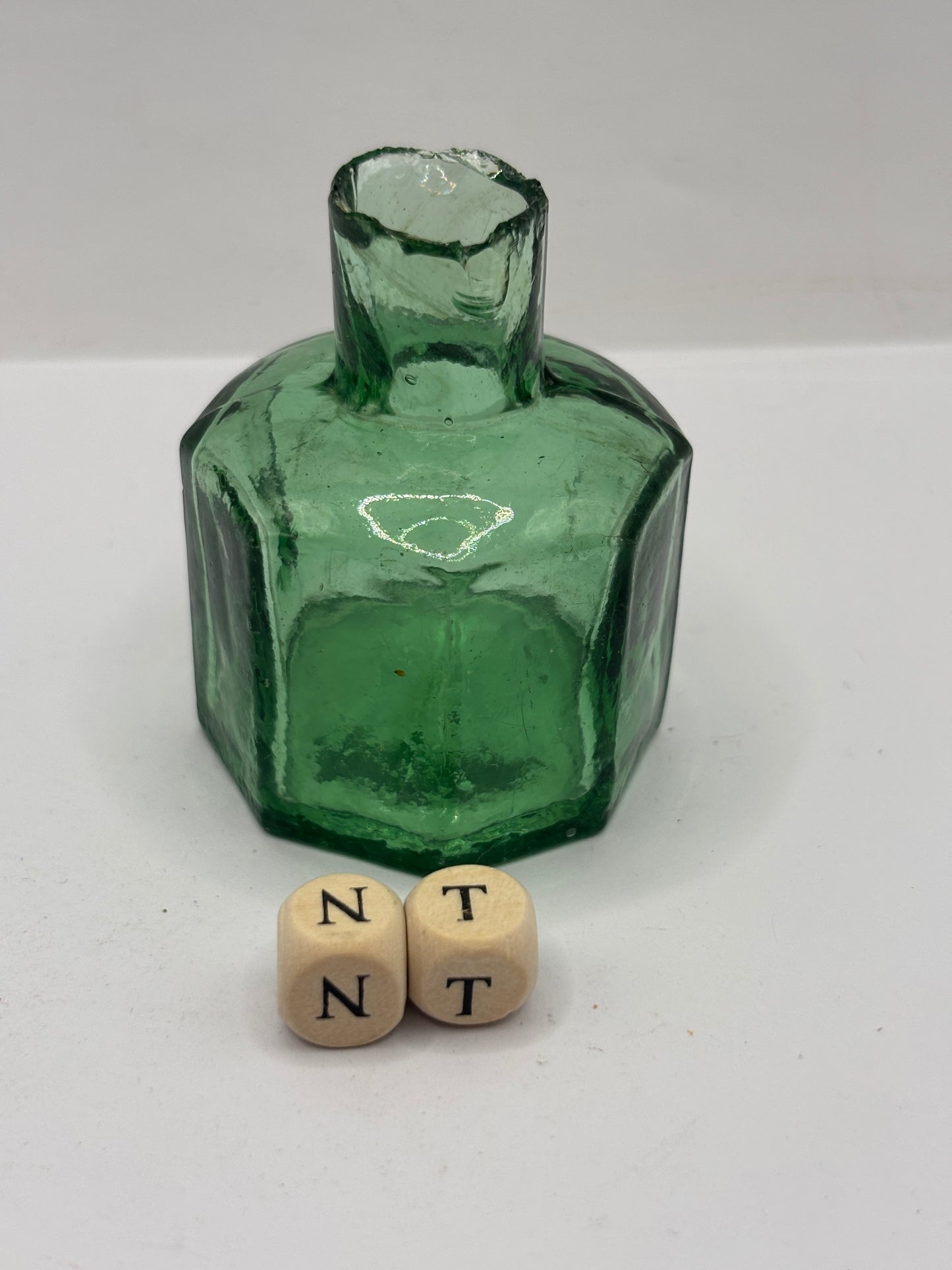 Old green glass ink bottle, inkwell, penny ink (NT)