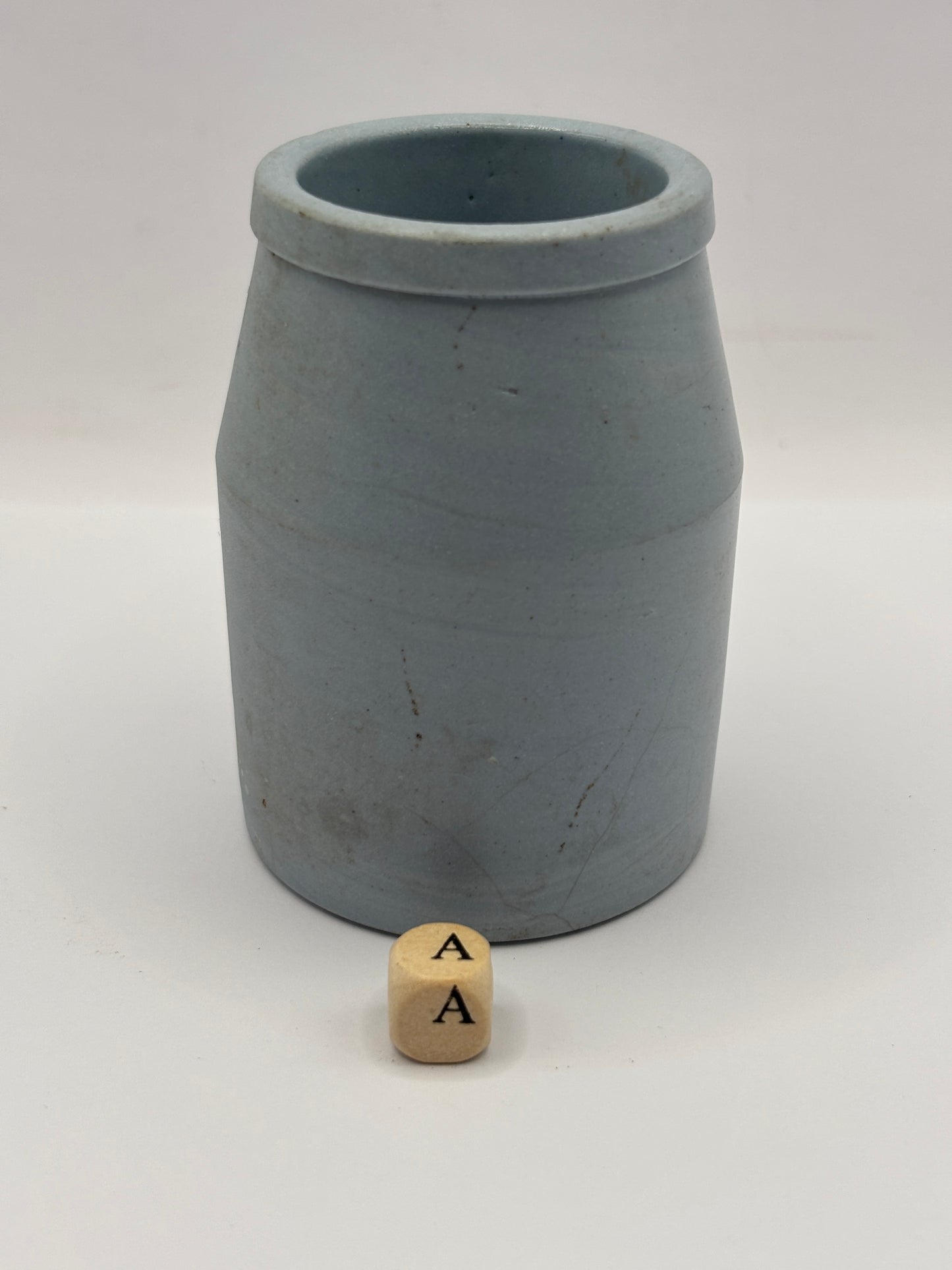 Old blue stoneware churn, cream churn (a)