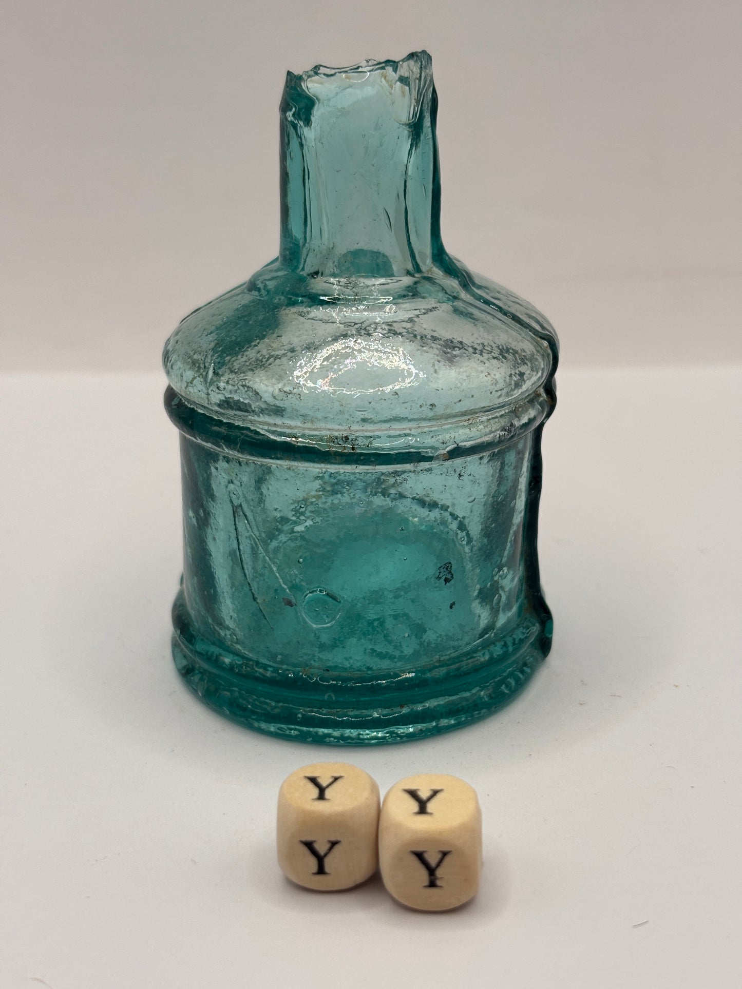 Old dark aqua glass inkwell (YY)