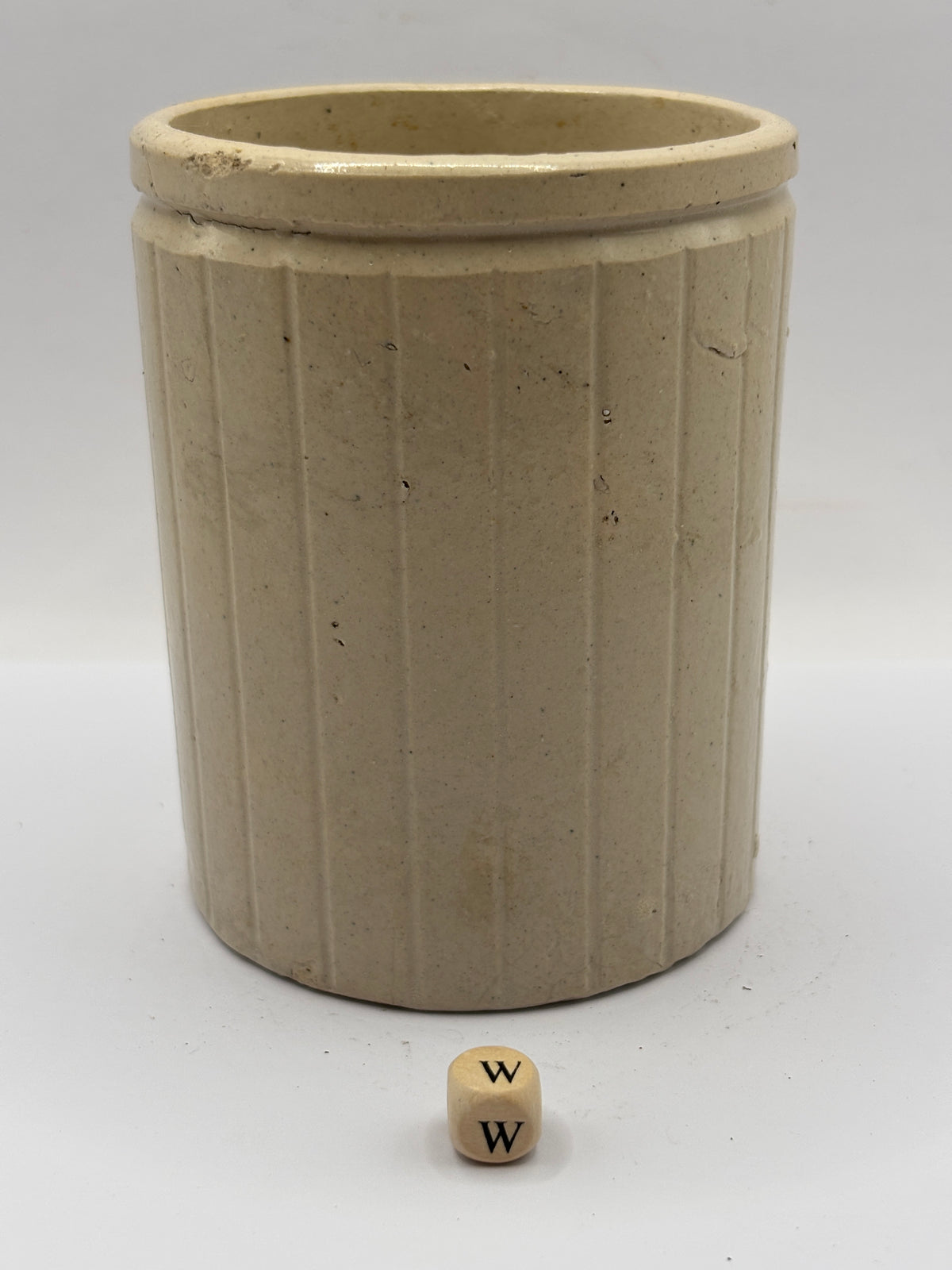 Old 1lb ribbed Hartleys stoneware jam pot (w)