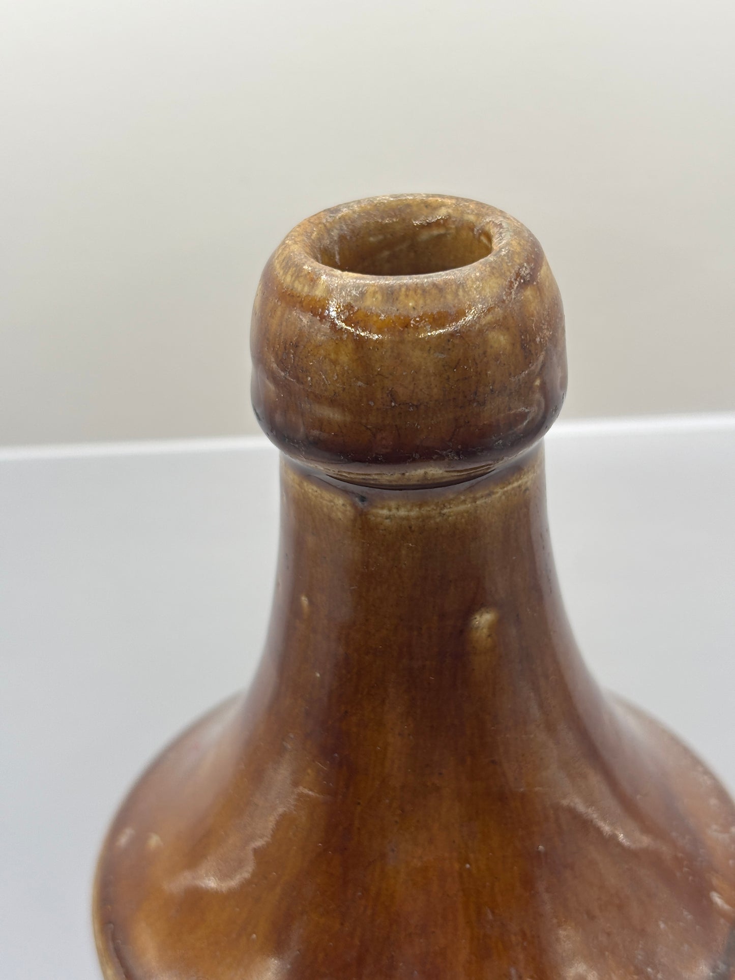 Old Lincoln stoneware bottle. porter. Whitton & ashley