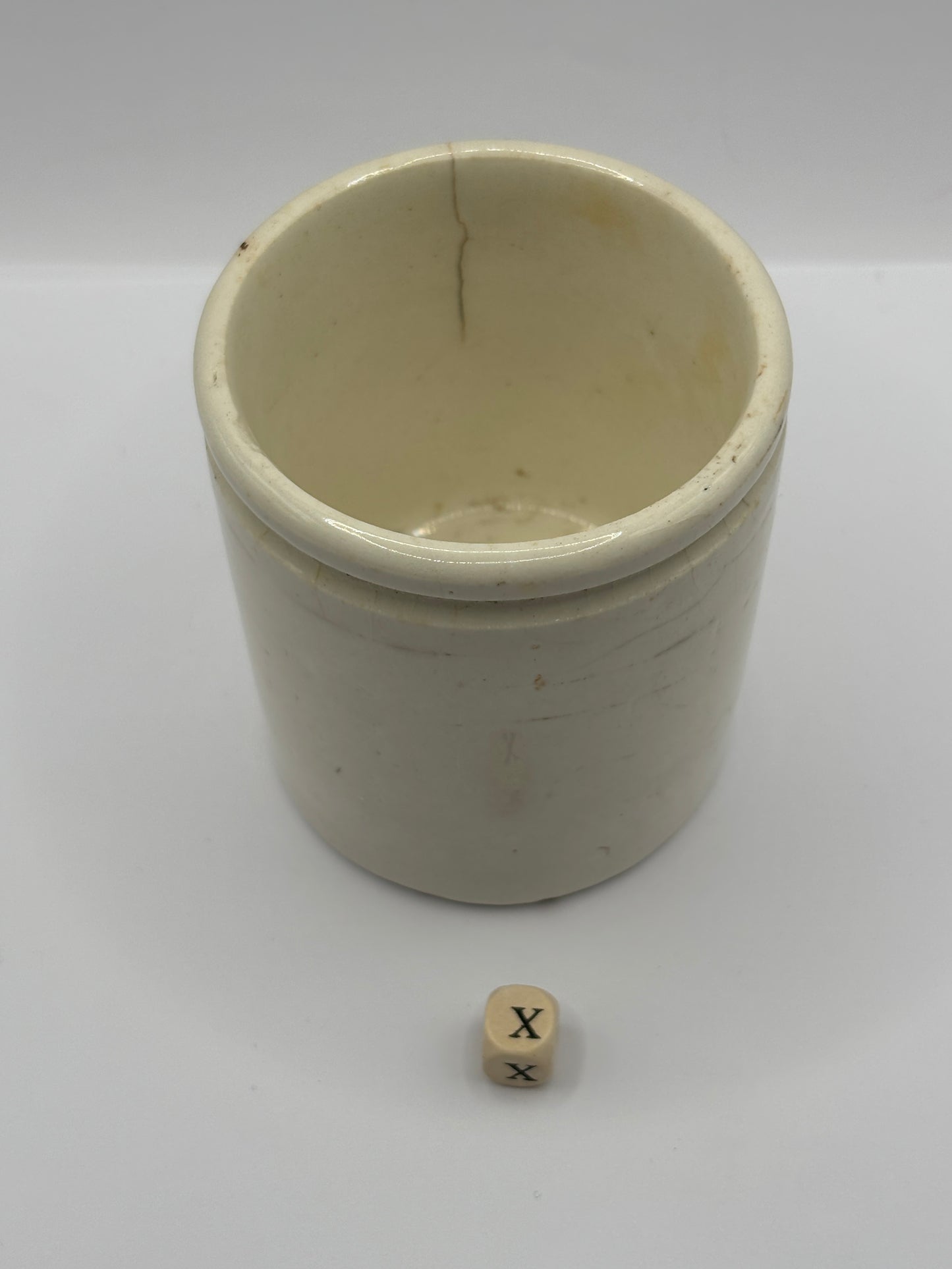 Old chunky stoneware pot (x)