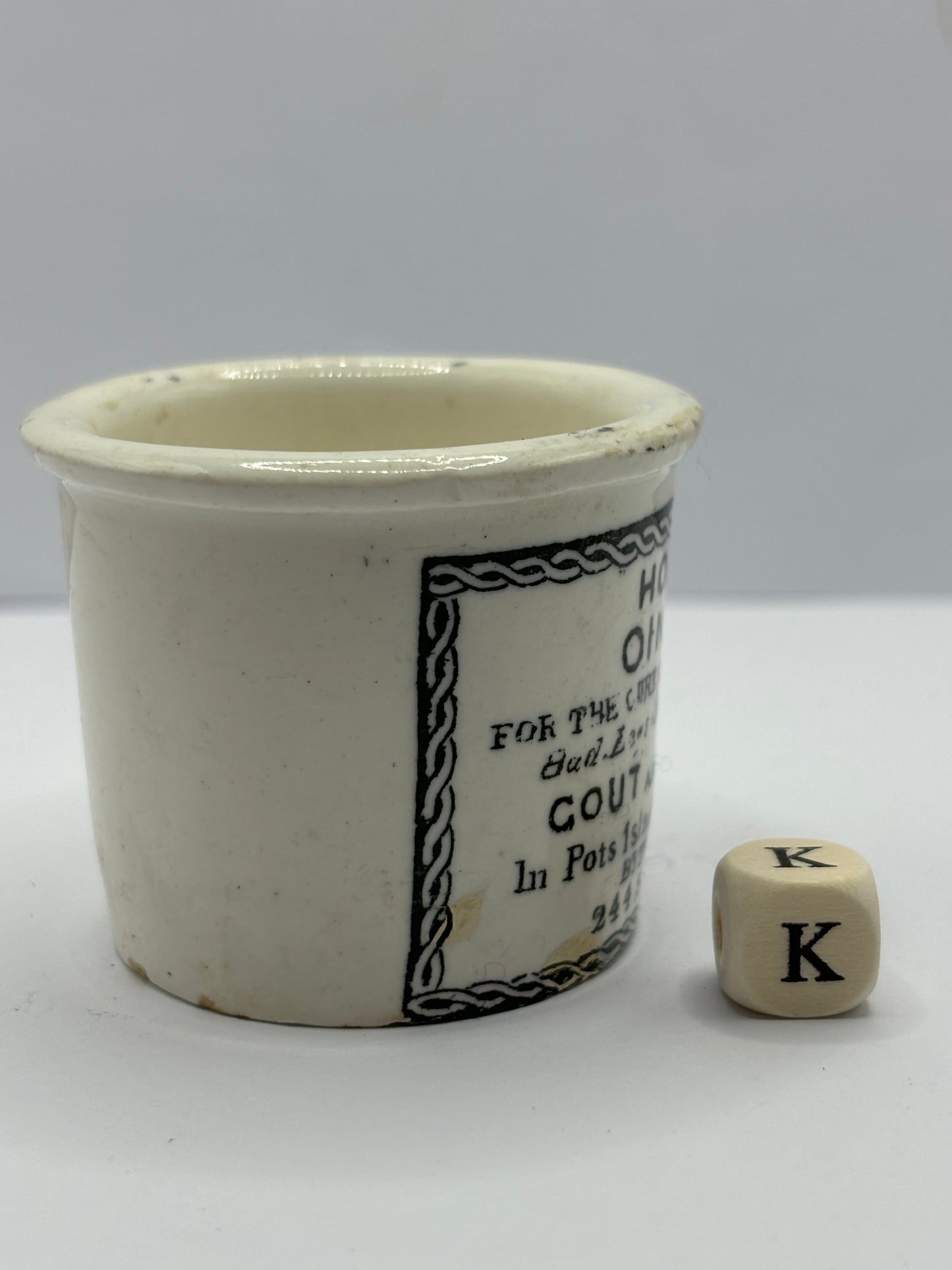 Small Holloway’s advertising ointment pot (k)