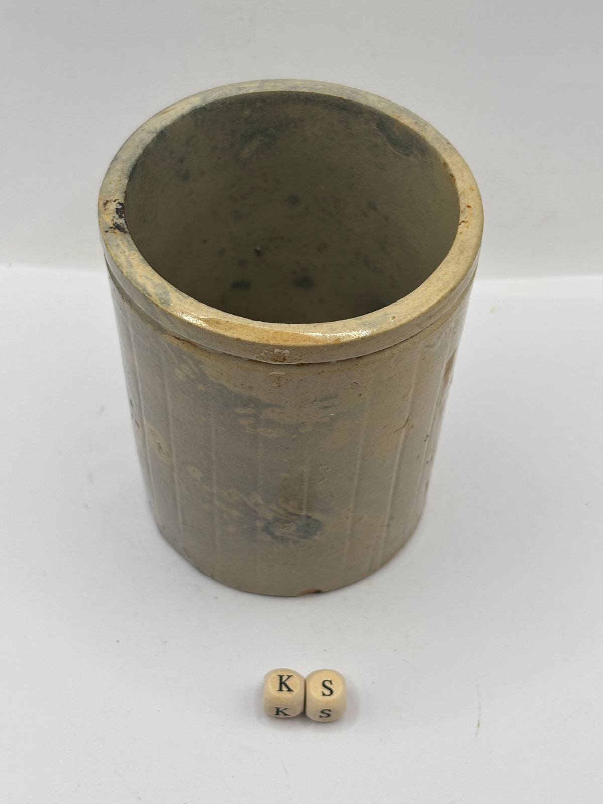 Old 1lb ribbed stoneware jam pot (KS) stained