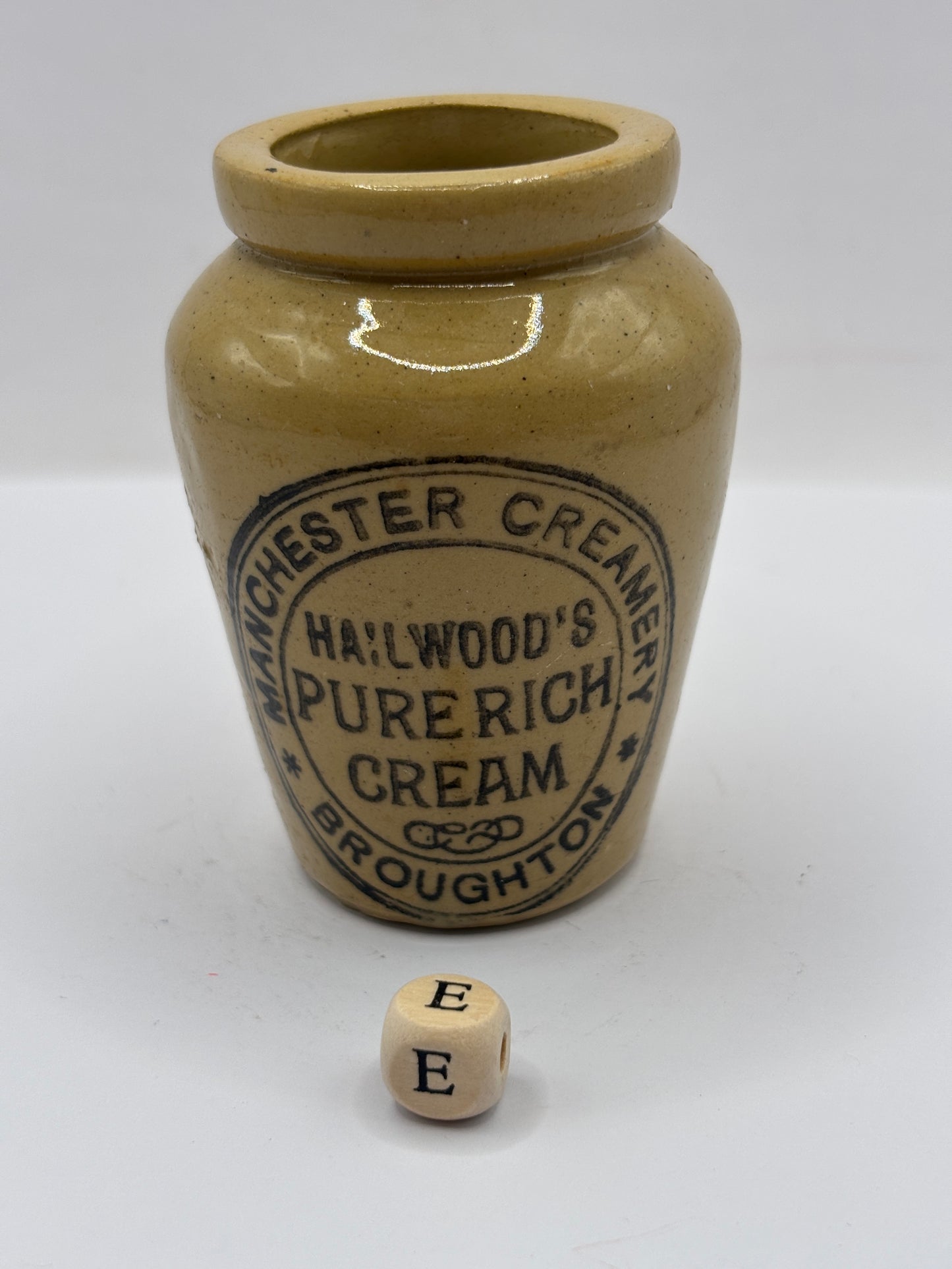 Old advertising cream pot, Manchester creamery Hailwoods (e)