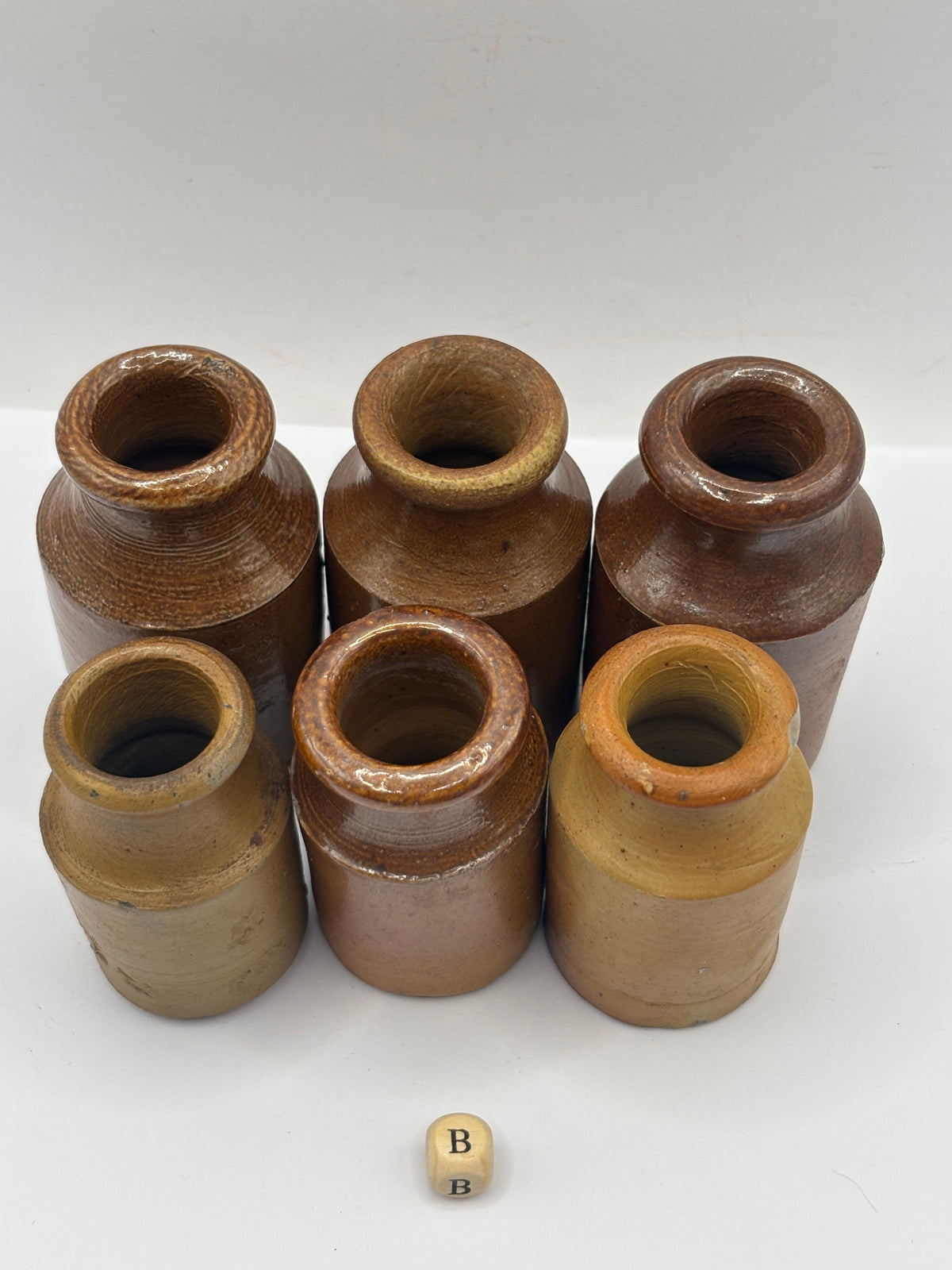 6 small brown stoneware pots (B)