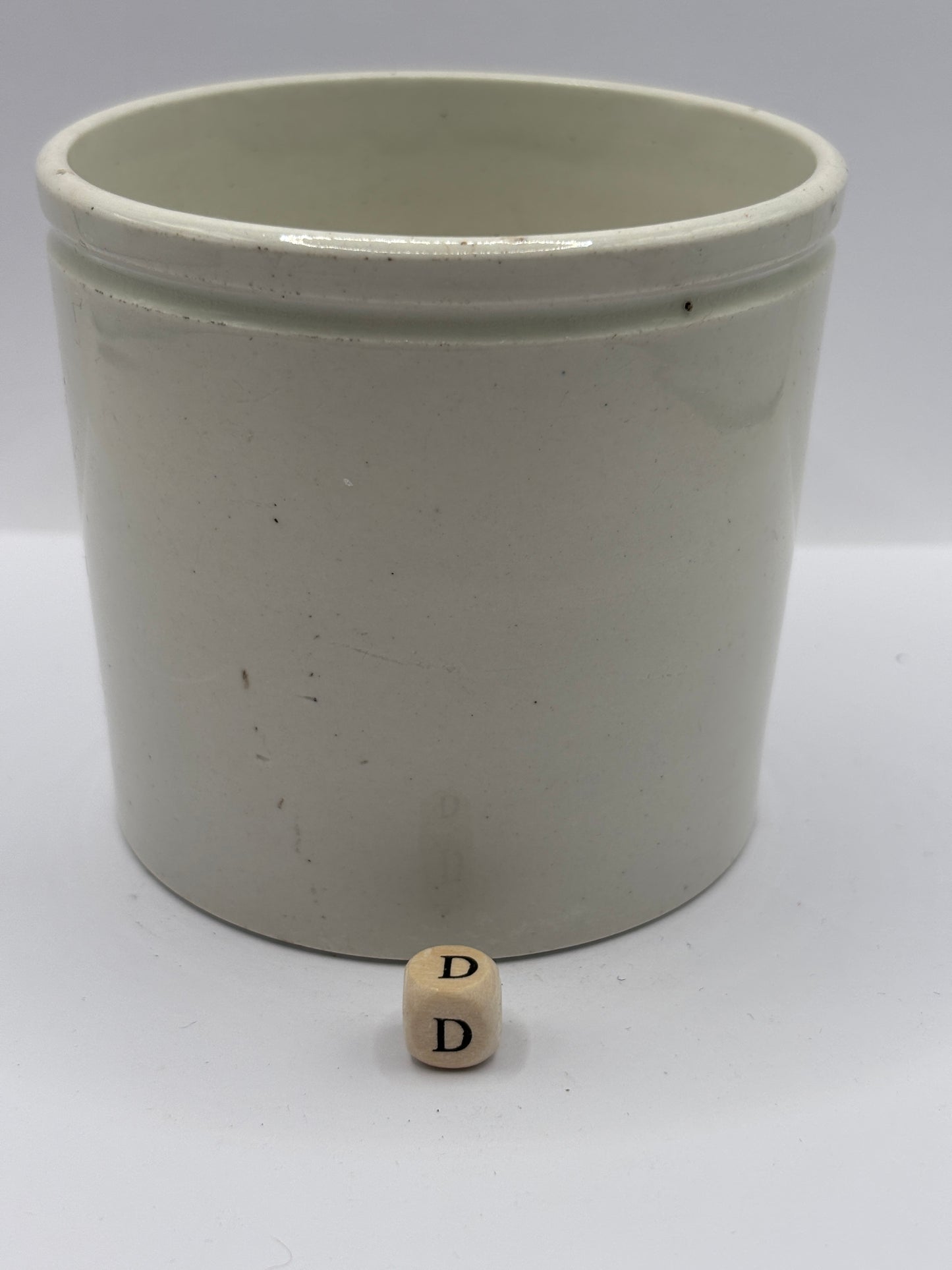 Old ironstone pot/jar (D)