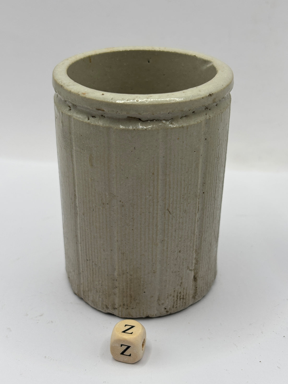 Old small ribbed stoneware jam pot (z)