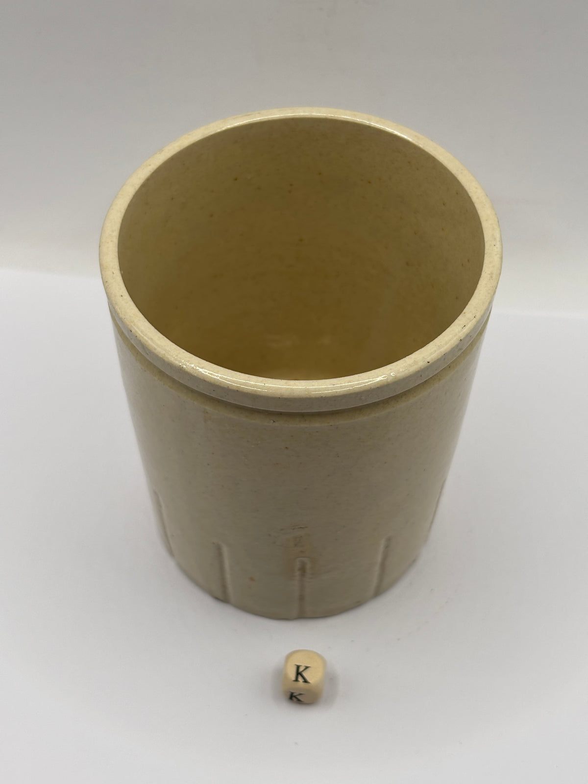 Old 1lb ribbed stoneware jam pot (k)