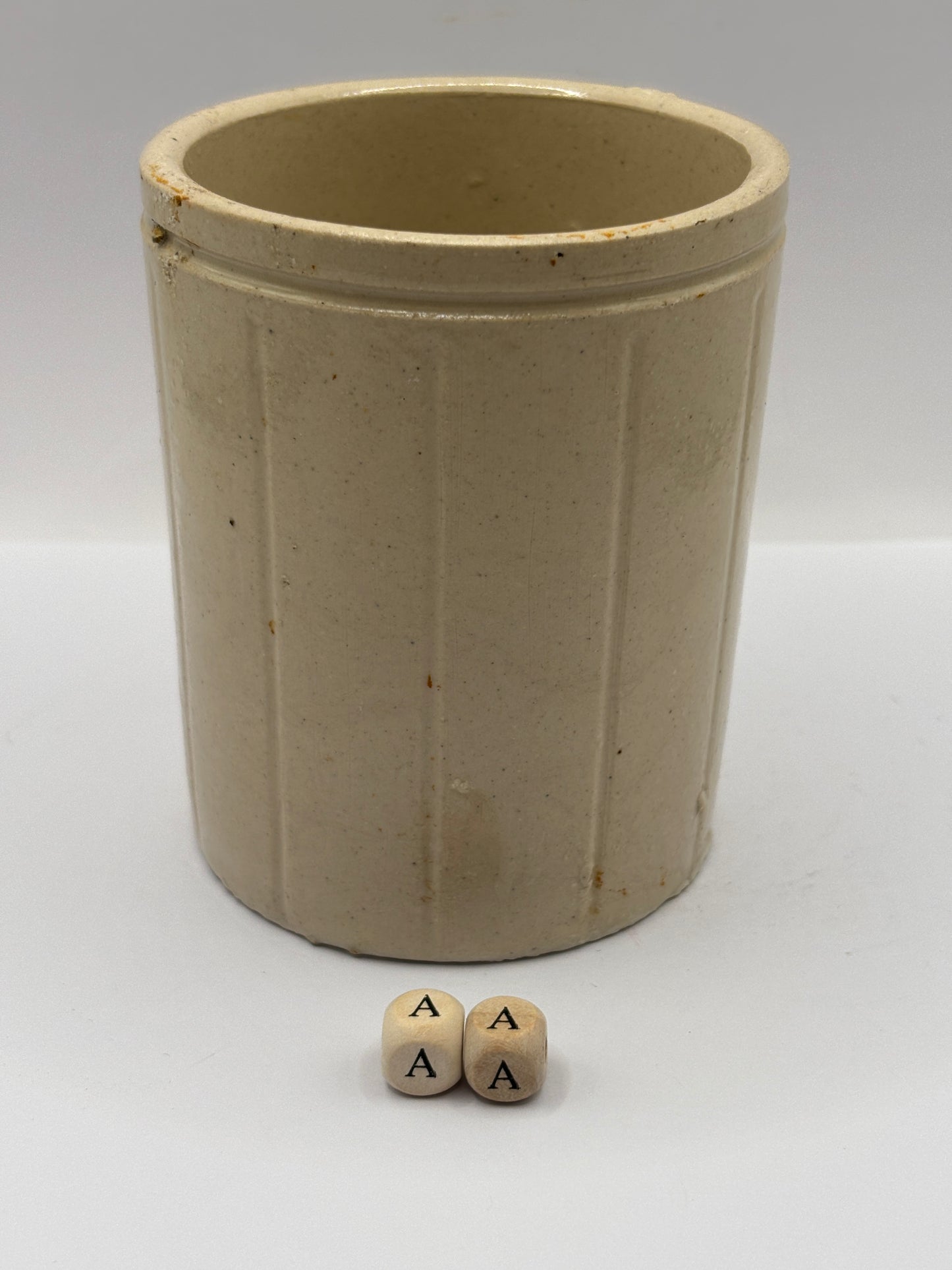 Old 1lb ribbed Hartleys stoneware jam pot (aa)