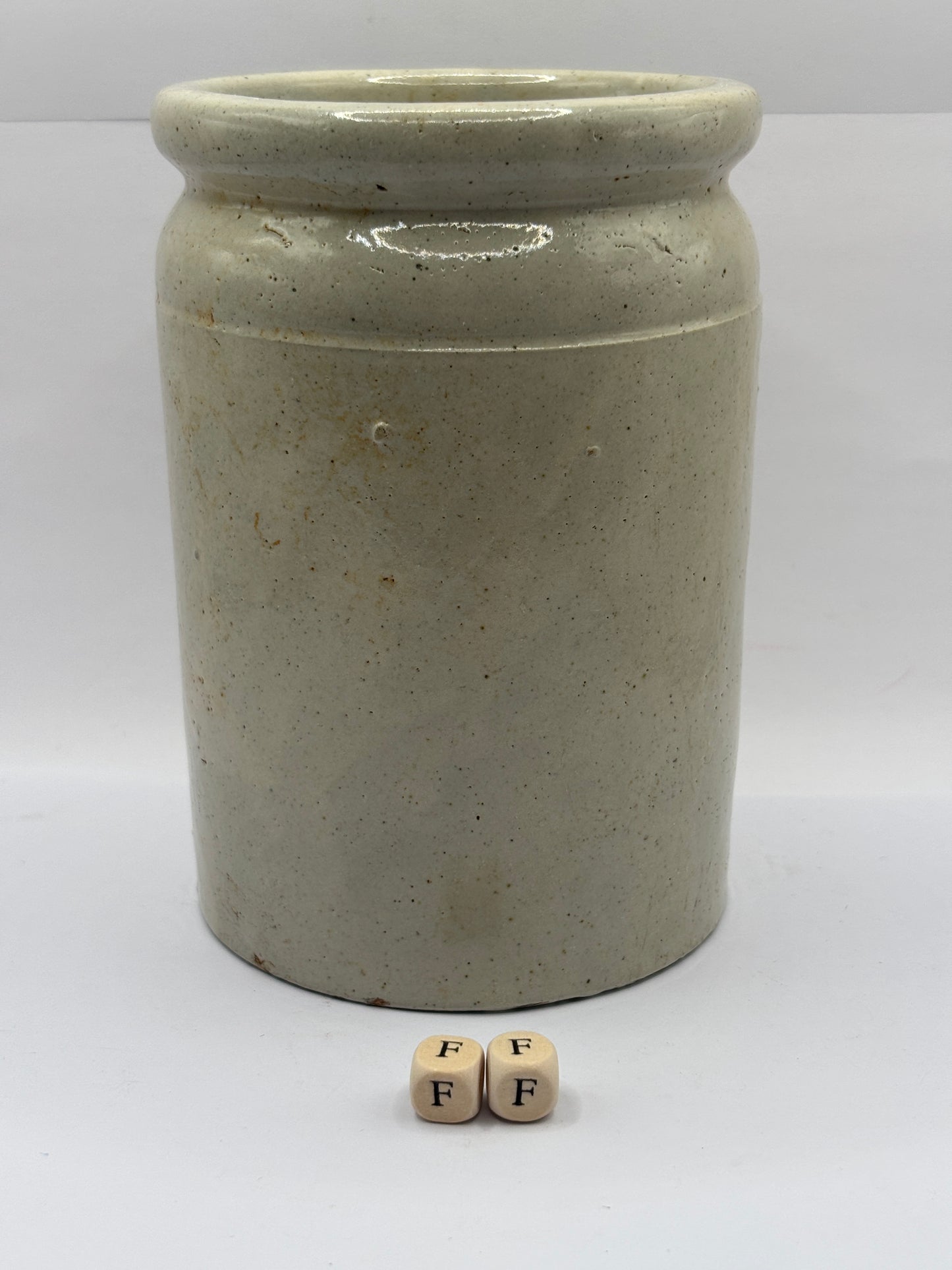 Old 2lb rolled top stoneware jam pot (ff)