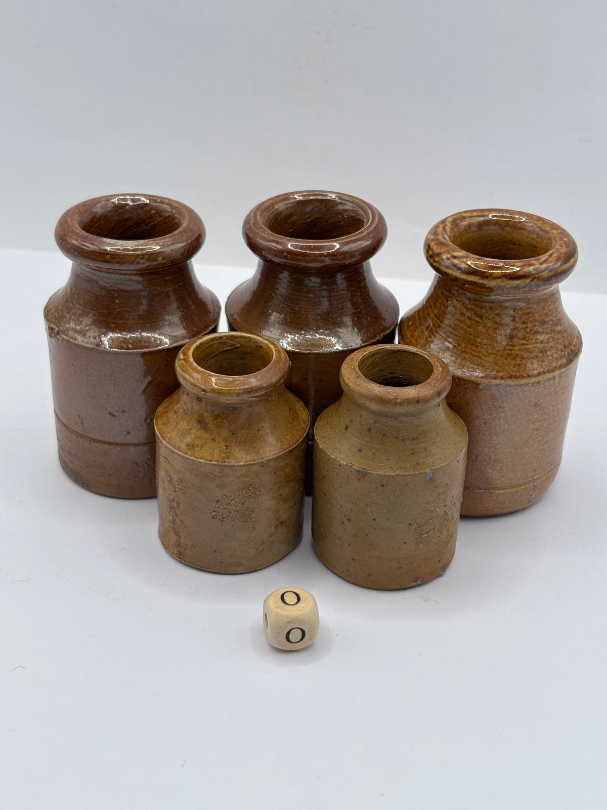 5 small brown stoneware pots (o)