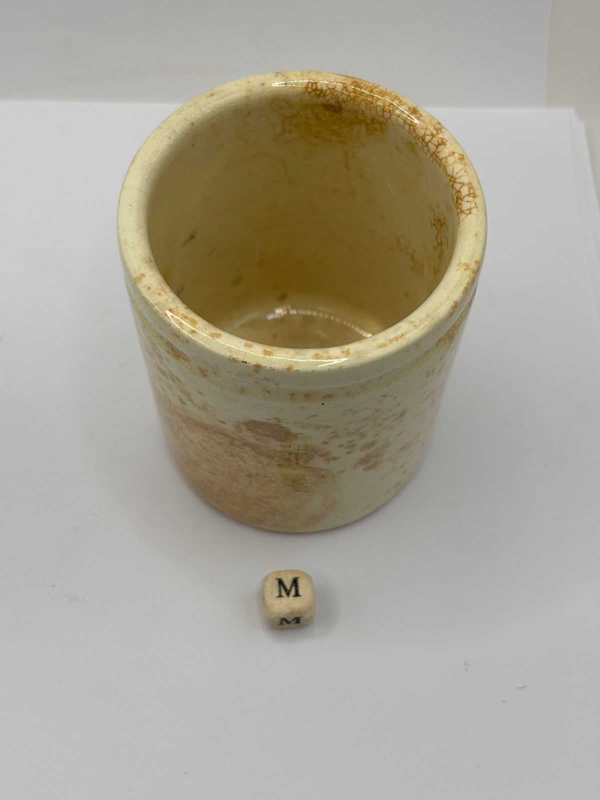 Old small chunky stoneware pot (m)