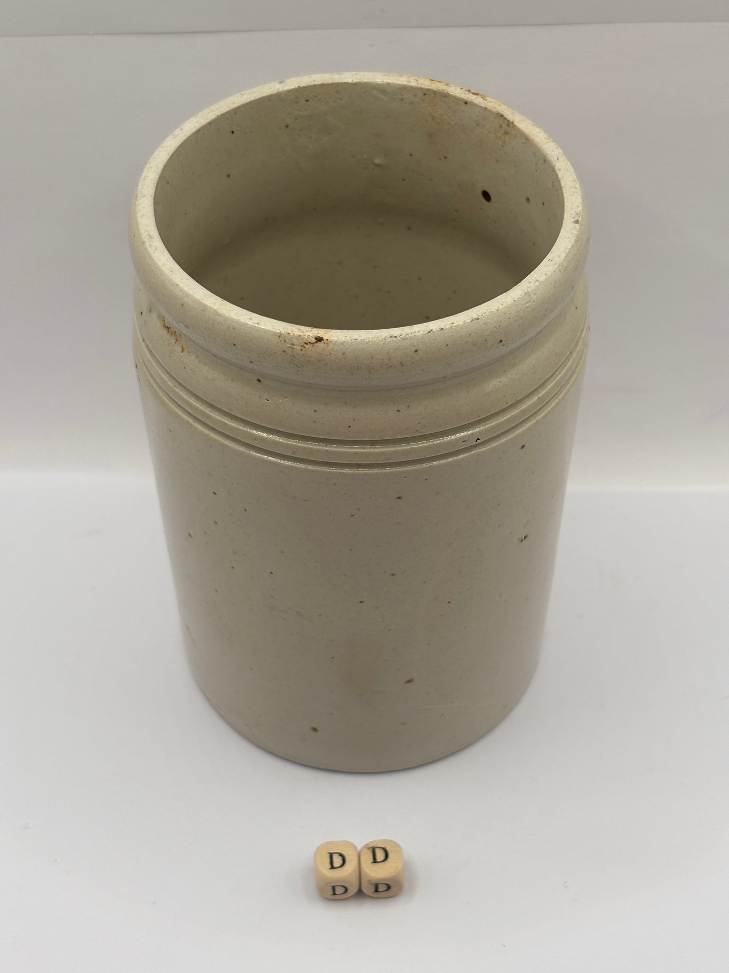 Old 2lb rolled top stoneware jam pot (DD)