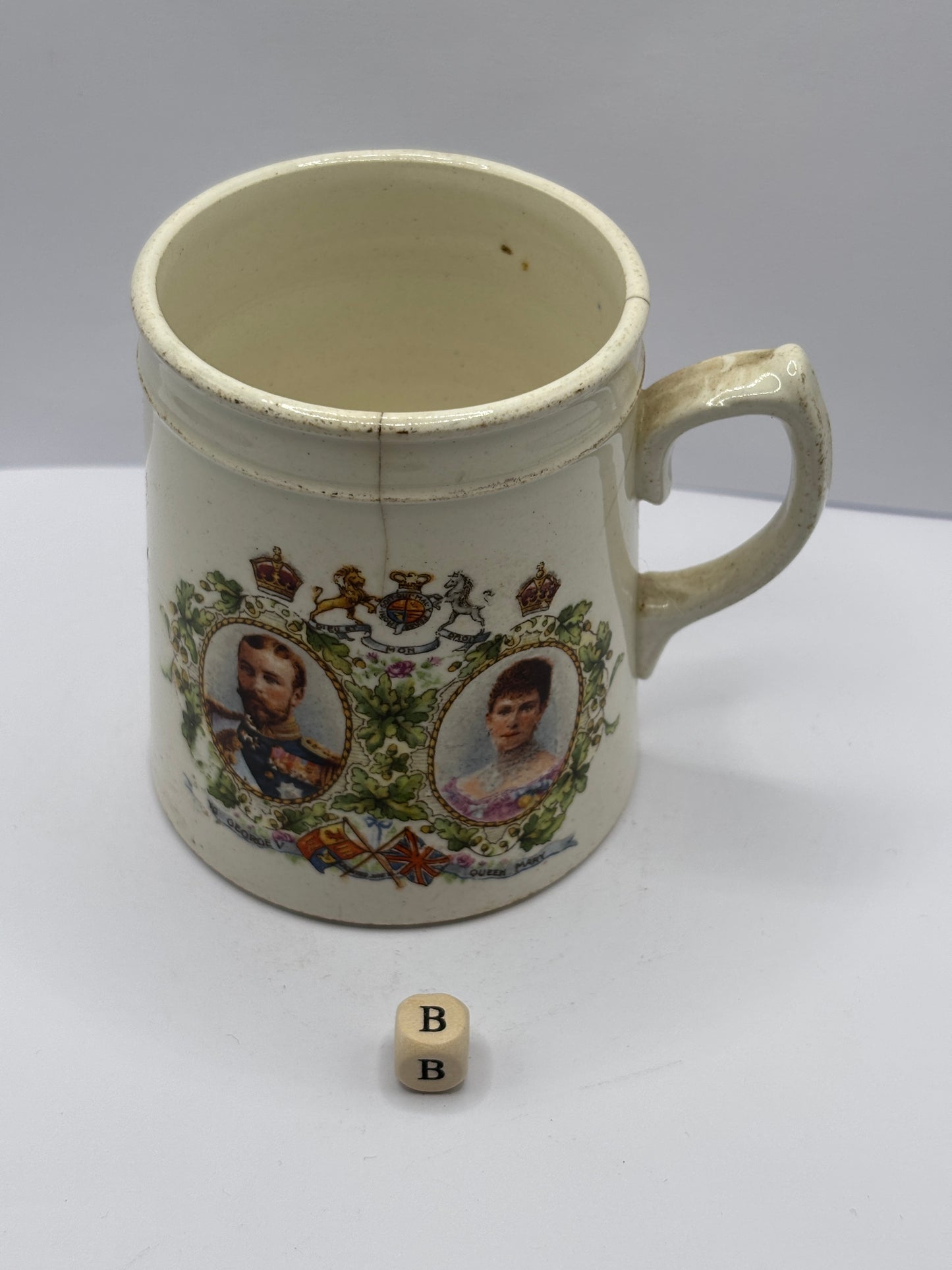 Vintage royalty mug (B)