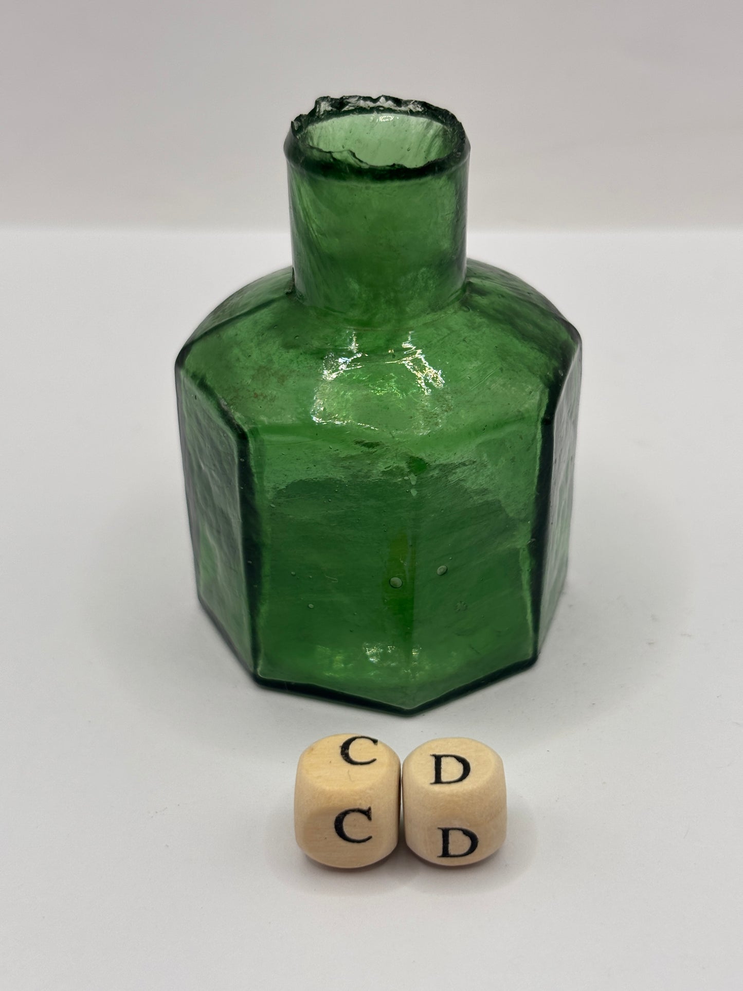 Old green glass ink bottle, inkwell, penny ink (CD)