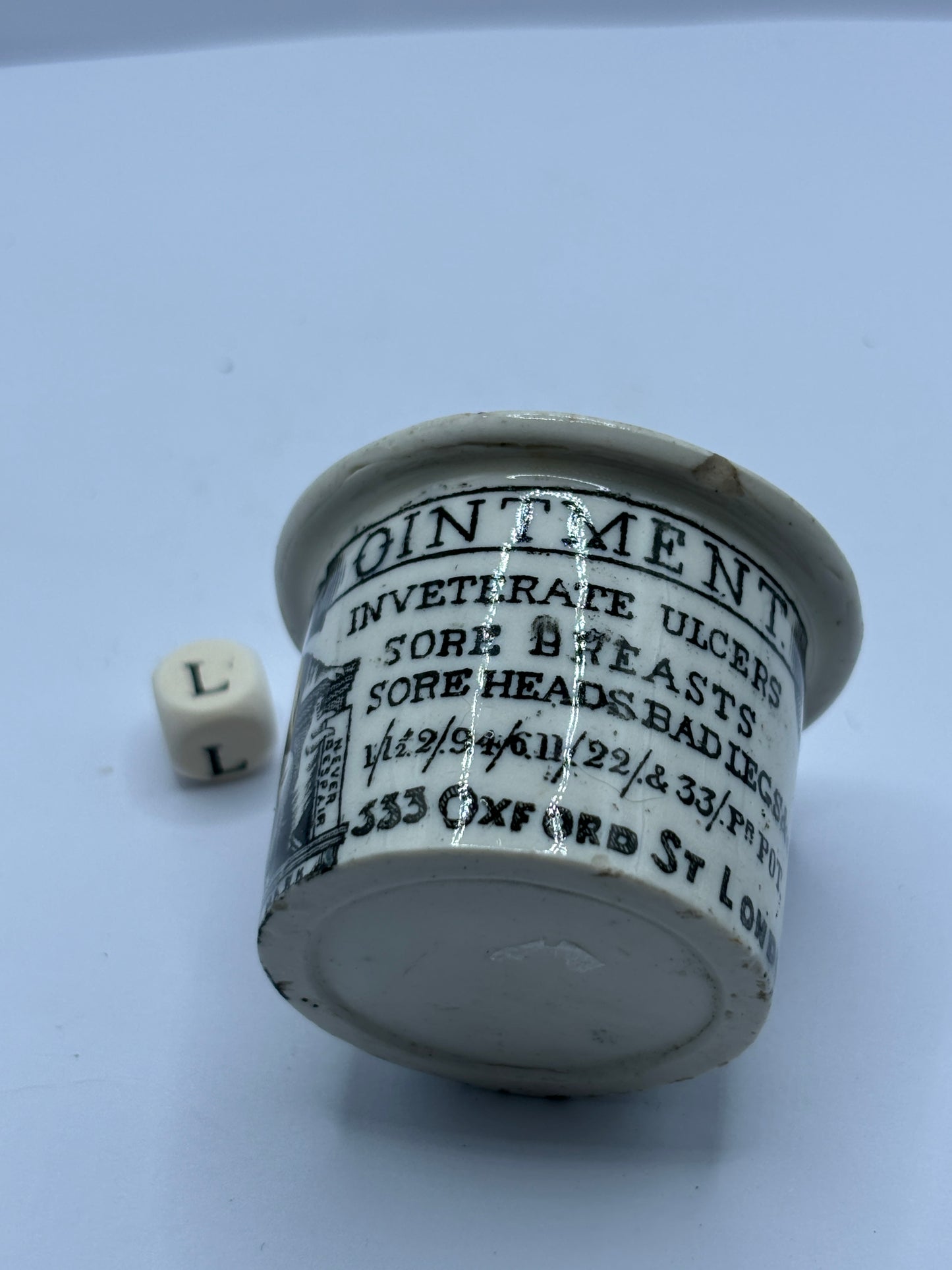 Small Holloway’s advertising ointment pot (L)