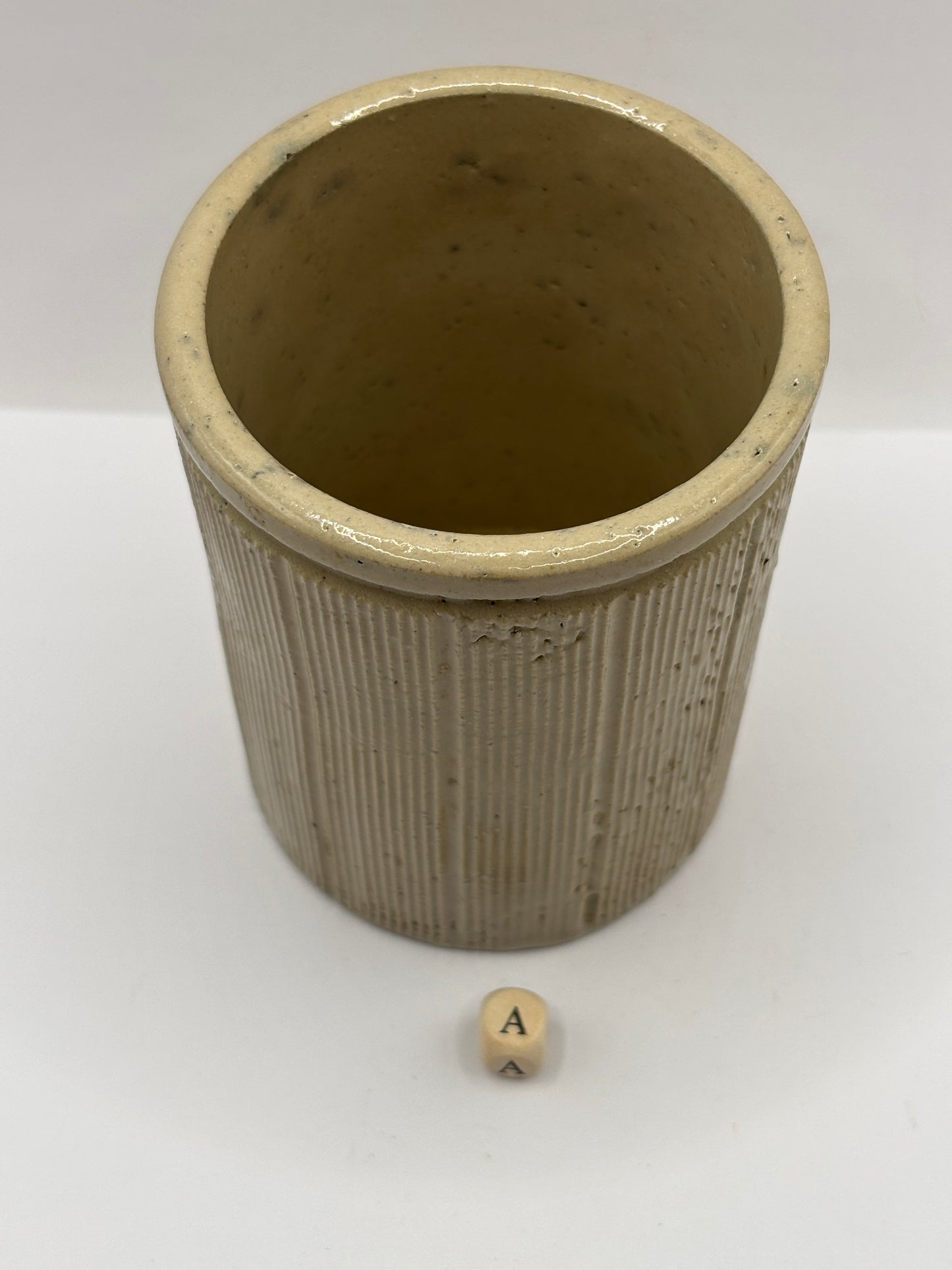Old 1lb ribbed stoneware jam pot (a)